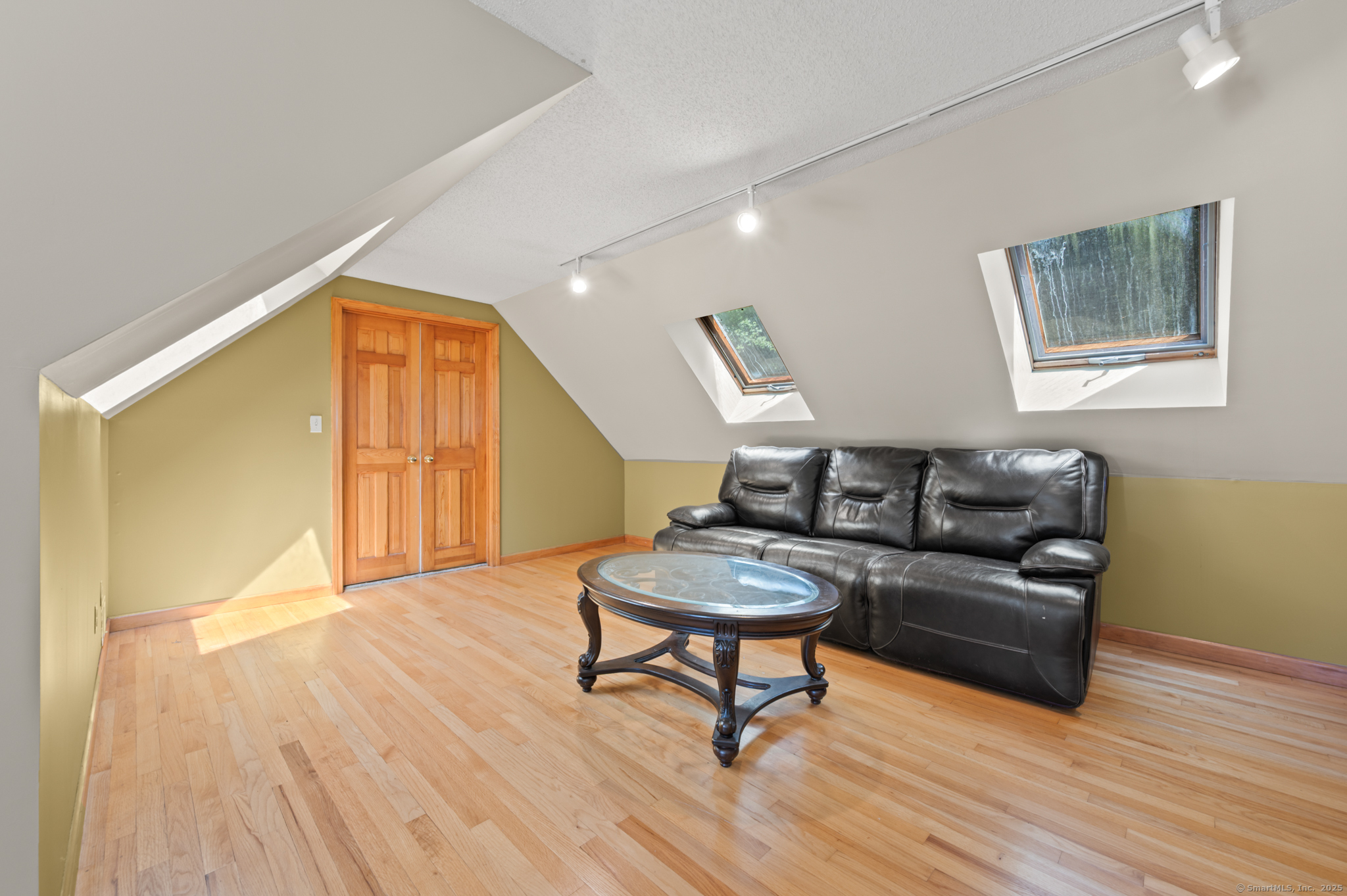 Avon, Connecticut, 06001, United States, 5 Bedrooms Bedrooms, ,5 BathroomsBathrooms,Residential,For Sale,1942317