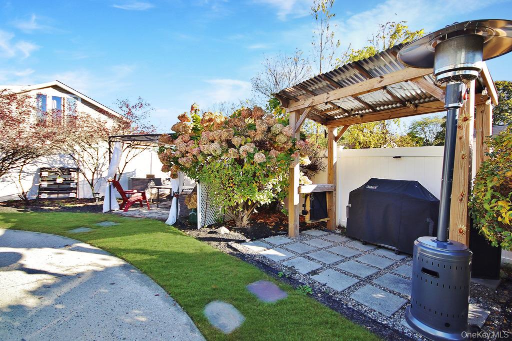 Garnerville, New York, 10923, United States, 3 Bedrooms Bedrooms, ,2 BathroomsBathrooms,Residential,For Sale,1974386