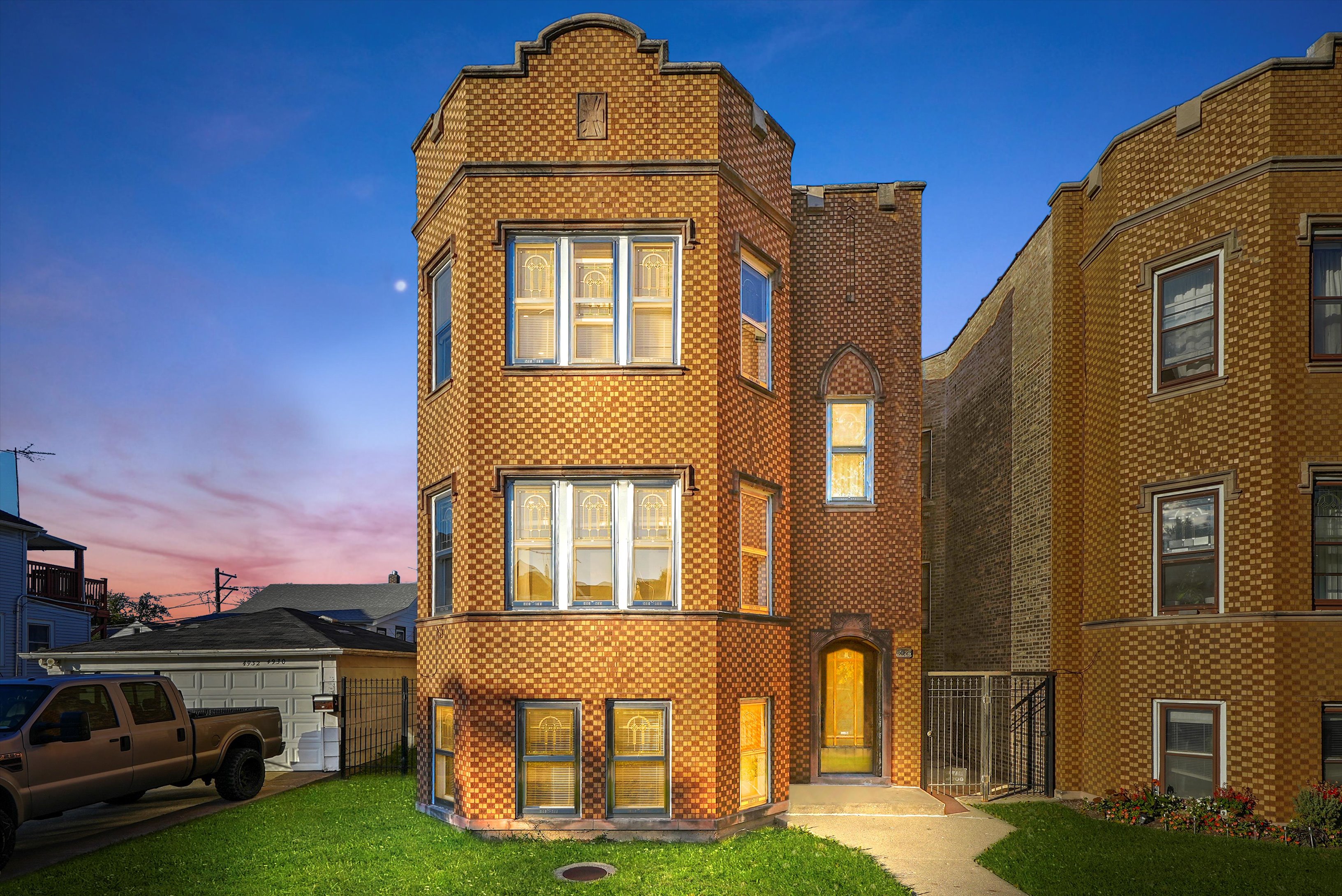 Chicago, Illinois, 60639, United States, 8 Bedrooms Bedrooms, ,3 BathroomsBathrooms,Residential,For Sale,1986101
