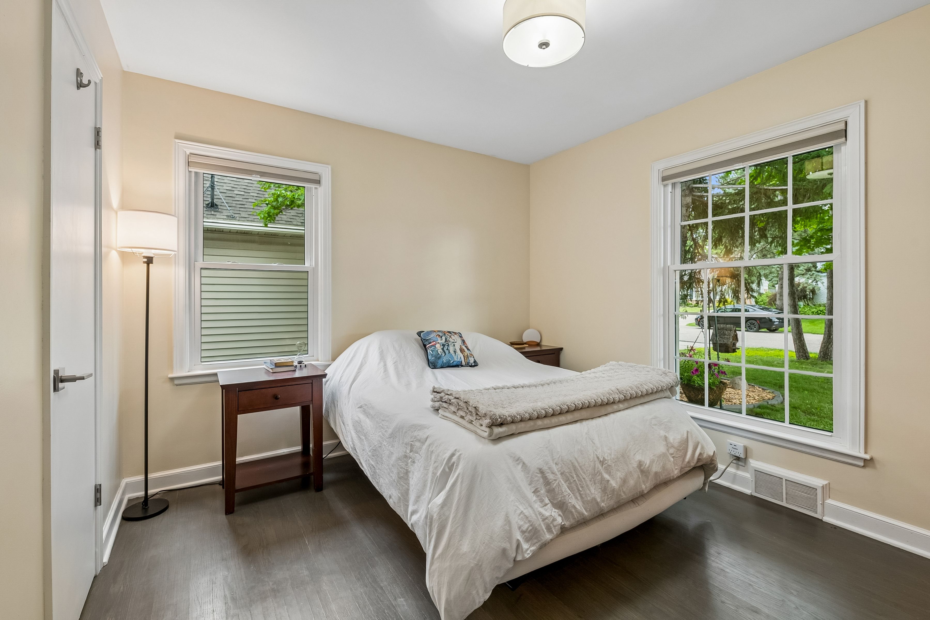  Beautifully Renovated in Coveted Chowen Park - 物件實景