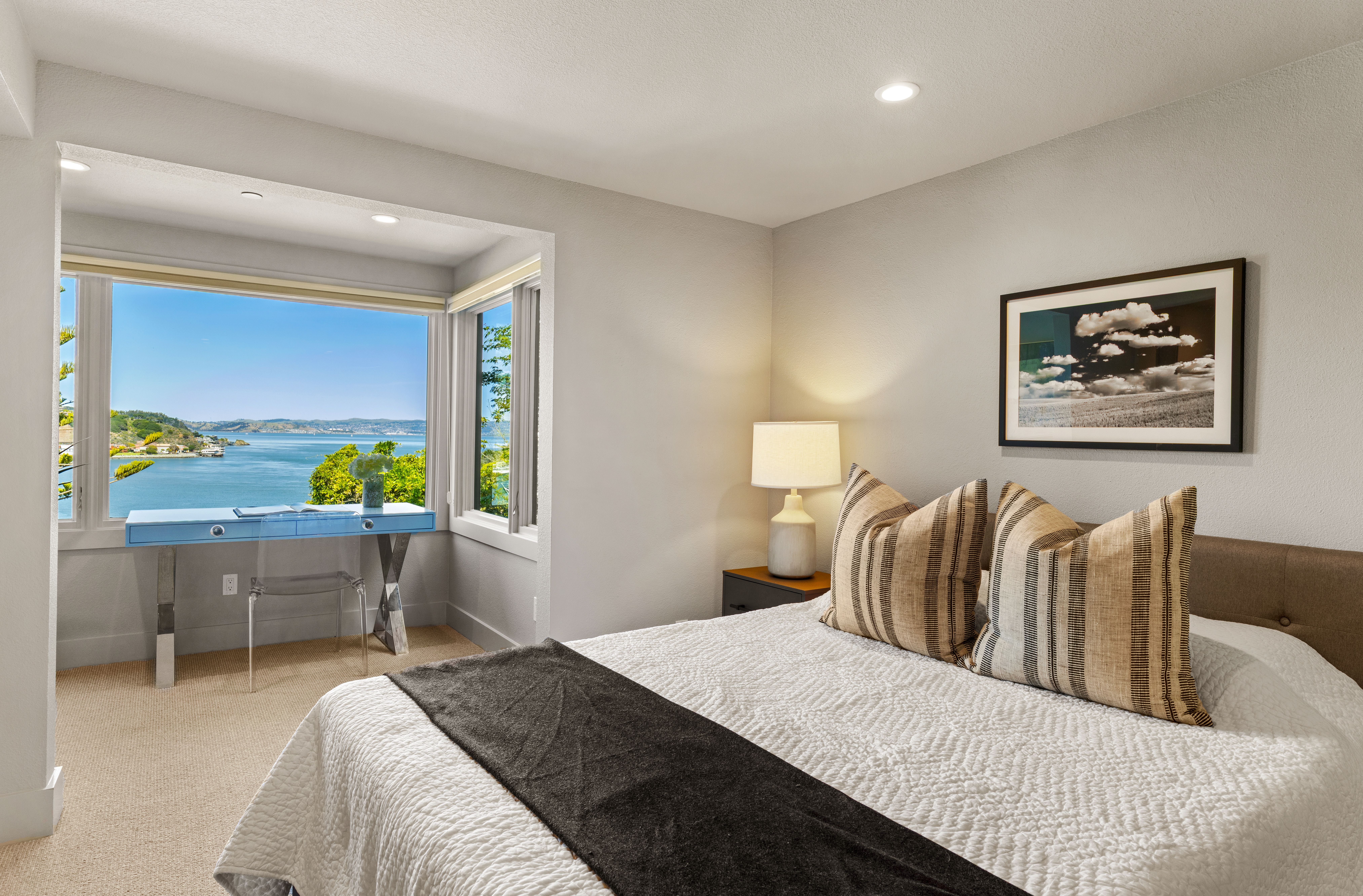  Coastal Living on Coveted Beach Road - 物件實景