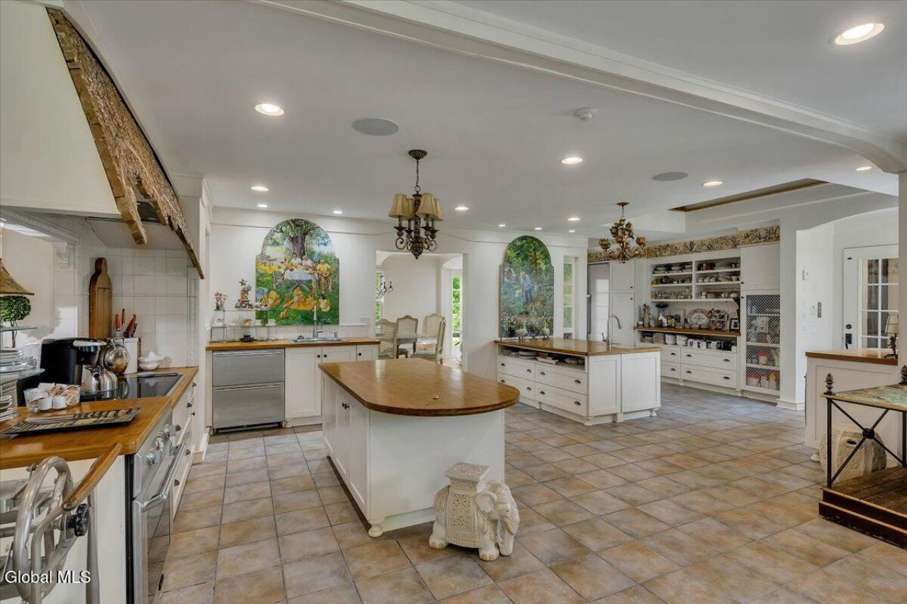 Queensbury, New York, 12804, United States, 4 Bedrooms Bedrooms, ,4 BathroomsBathrooms,Residential,For Sale,2003440