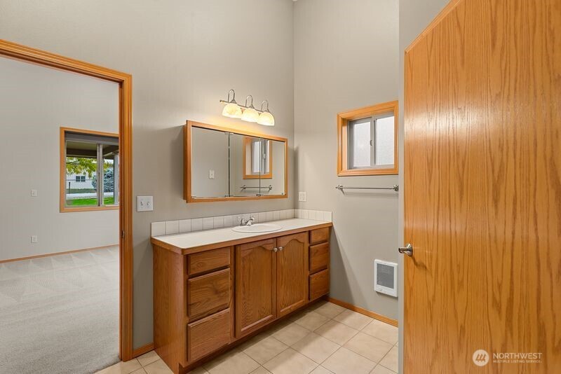 Wenatchee, Washington, 98801, United States, 3 Bedrooms Bedrooms, ,1 BathroomBathrooms,Residential,For Sale,1989040