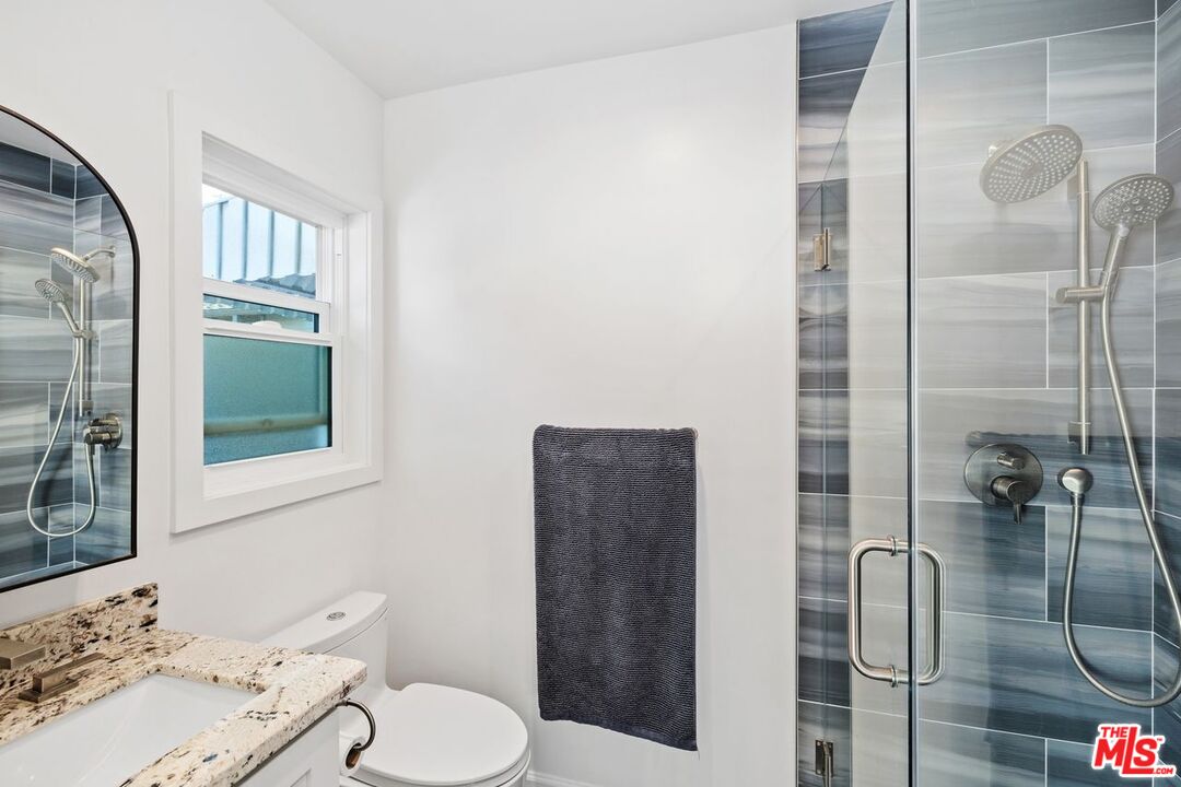 Los Angeles, California, 90034, United States, 4 Bedrooms Bedrooms, ,Residential,For Sale,1991116