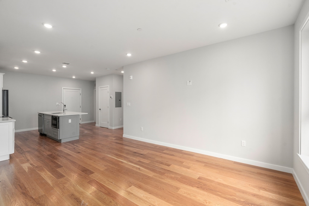 Boston, Massachusetts, 02127, United States, 2 Bedrooms Bedrooms, ,2 BathroomsBathrooms,Residential,For Sale,1901833