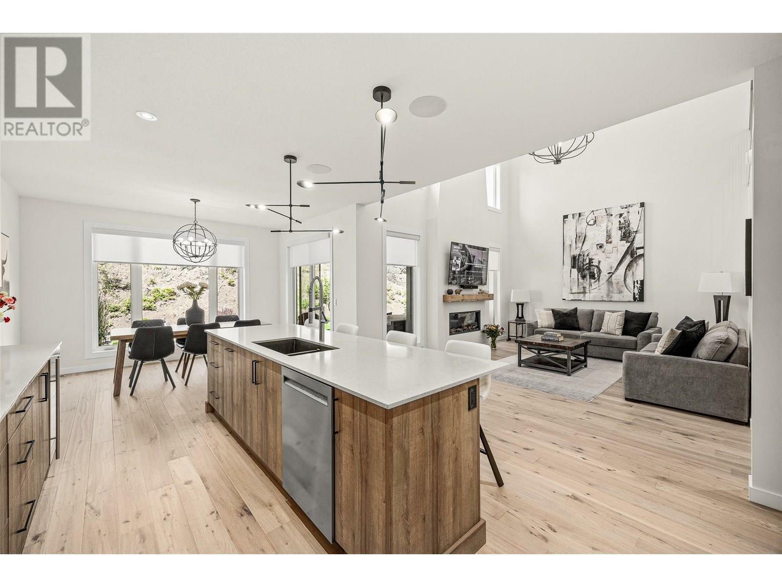 KELOWNA, British Columbia, V1V 0C9, CA, 5 Bedrooms Bedrooms, ,4 BathroomsBathrooms,Residential,For Sale,1875451