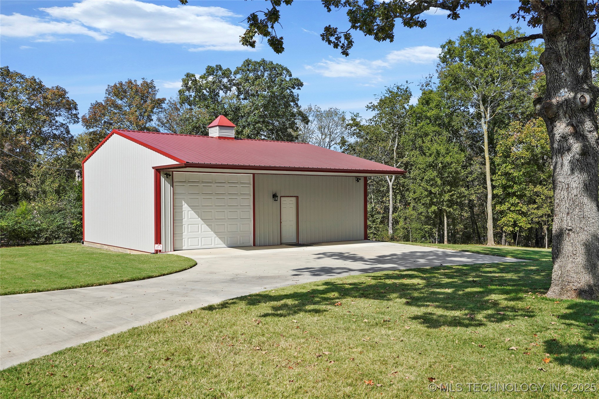Catoosa, Oklahoma, 74015, United States, 3 Bedrooms Bedrooms, ,3 BathroomsBathrooms,Residential,For Sale,1987944