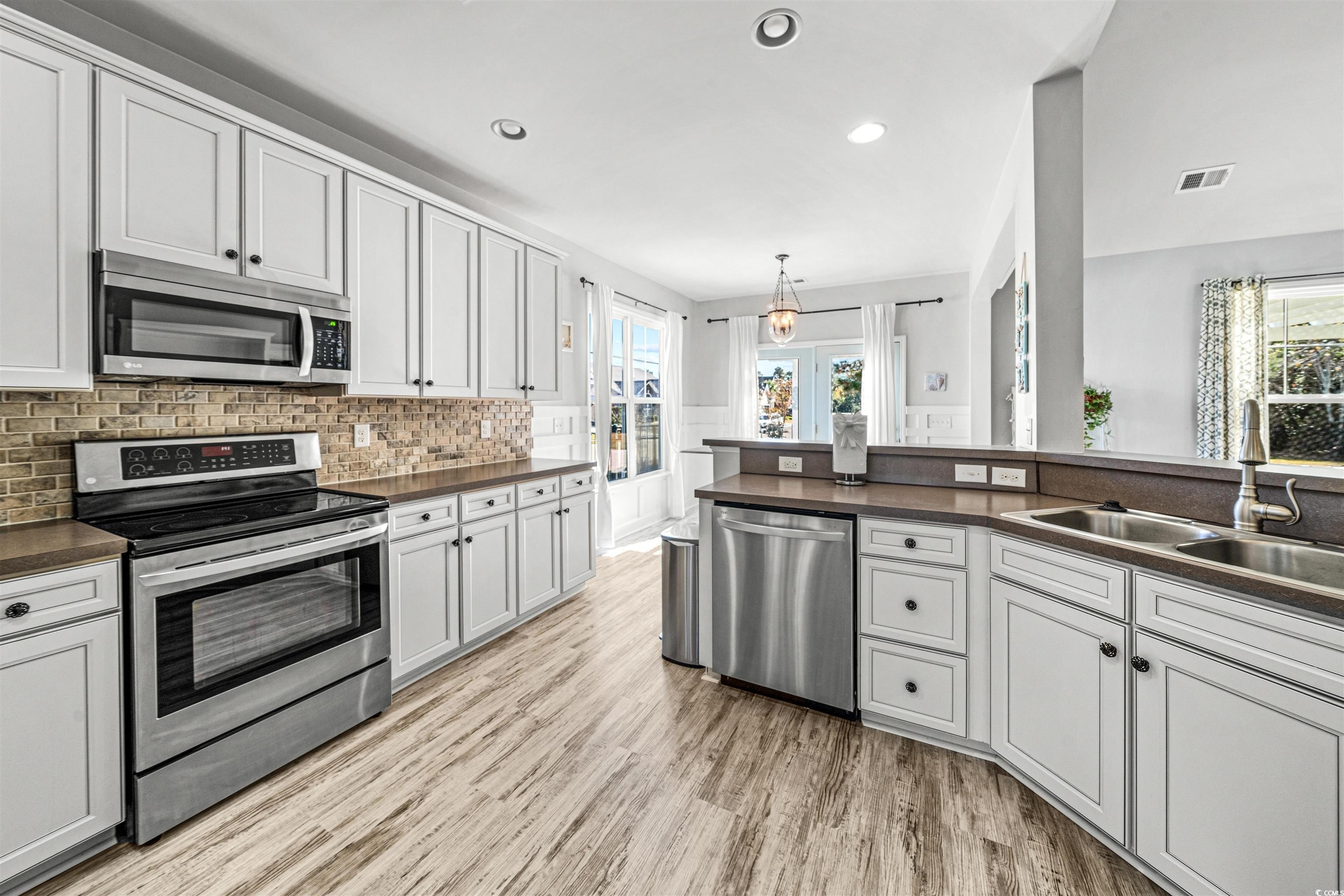 Myrtle Beach, South Carolina, 29579, United States, 4 Bedrooms Bedrooms, ,3 BathroomsBathrooms,Residential,For Sale,1996494