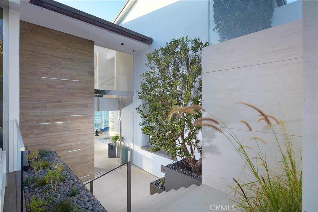 Laguna Beach, California, 92651, United States, 3 Bedrooms Bedrooms, ,4 BathroomsBathrooms,Residential,For Sale,1688637