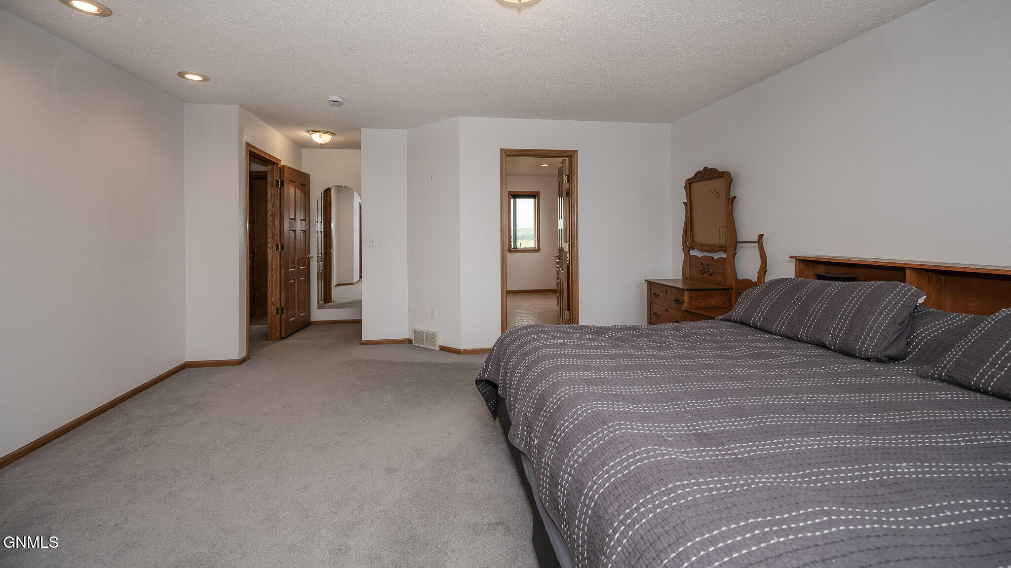 Center, North Dakota, 58530, United States, 4 Bedrooms Bedrooms, ,3 BathroomsBathrooms,Residential,For Sale,1982798