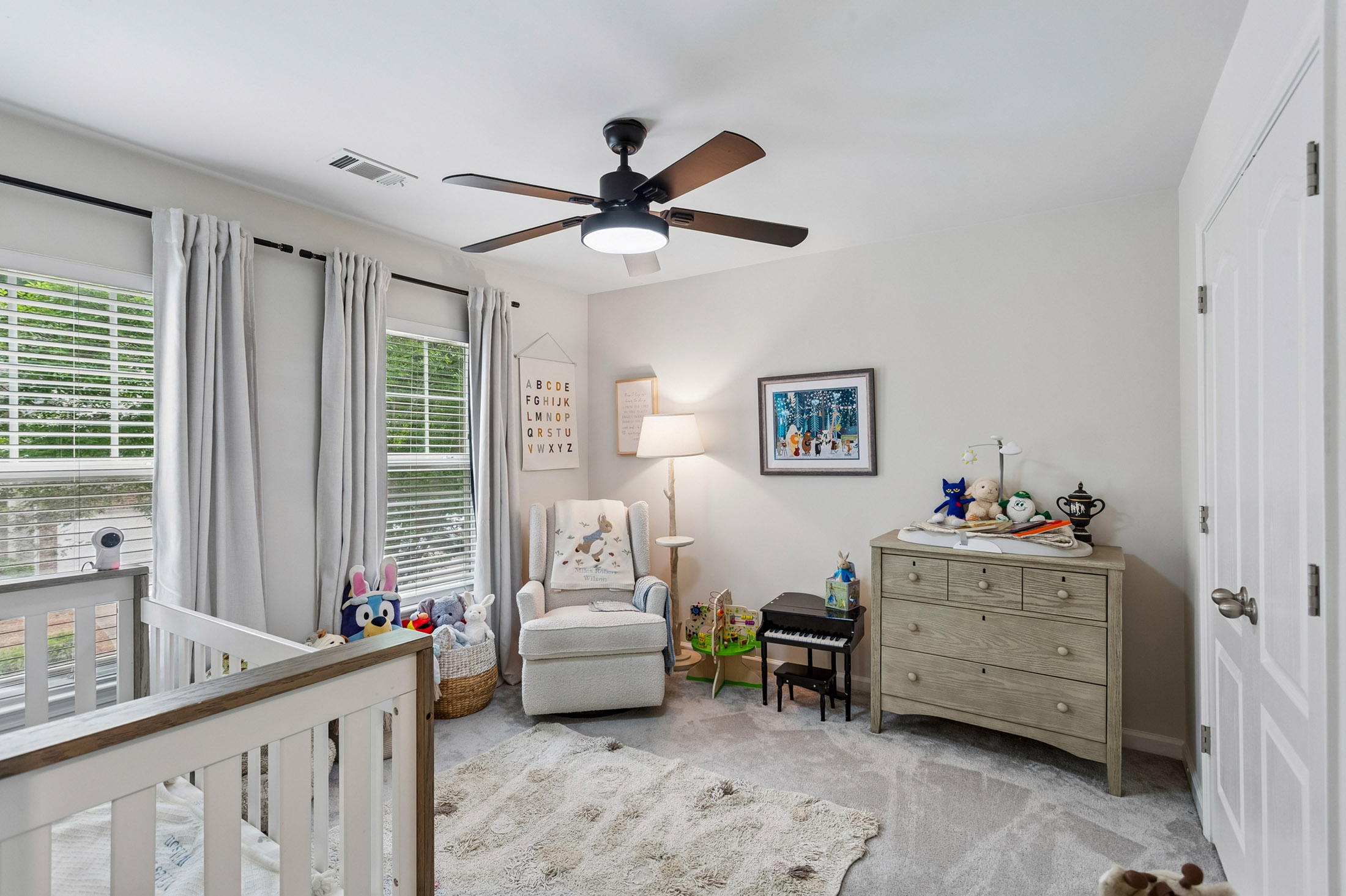  Move-in Ready Townhome Offers Space and Convenience - 物件實景