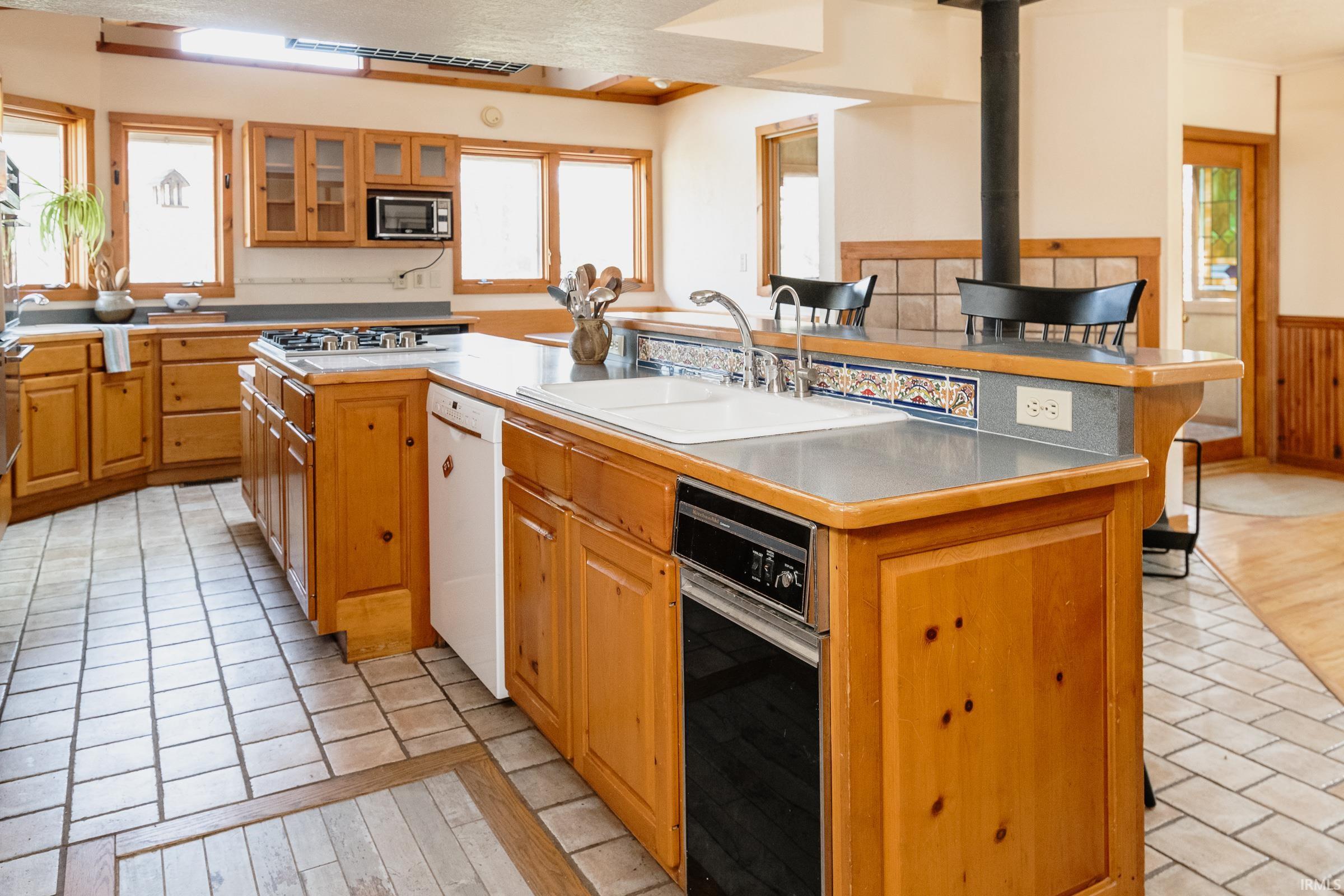 Bloomington, Indiana, 47401, United States, 8 Bedrooms Bedrooms, ,5 BathroomsBathrooms,Residential,For Sale,1988633