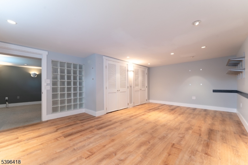 Raritan Twp., New Jersey, 08822, United States, 3 Bedrooms Bedrooms, ,2 BathroomsBathrooms,Residential,For Sale,1991179