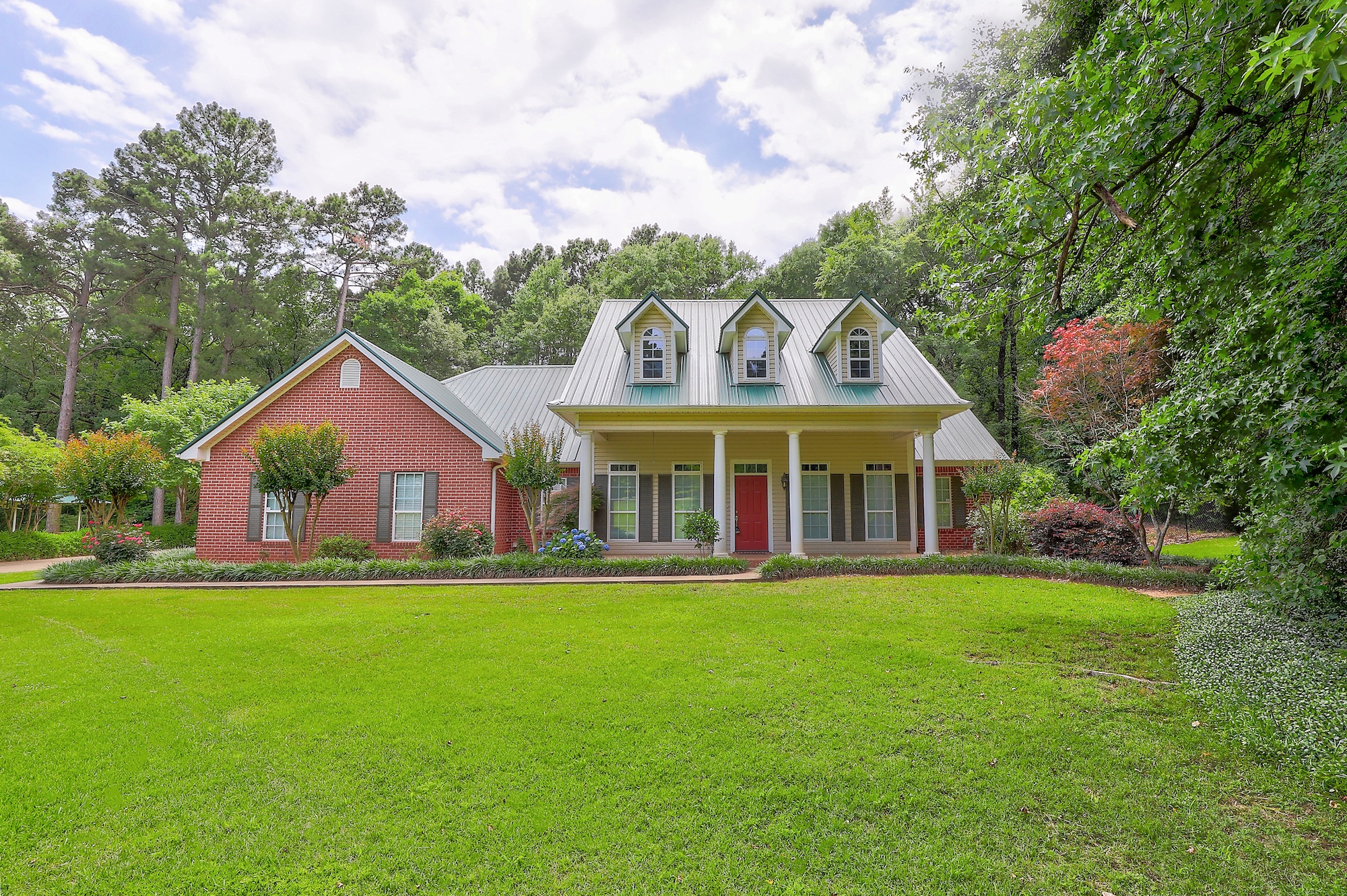 Texarkana, Texas, 75503, United States, 3 Bedrooms Bedrooms, ,4 BathroomsBathrooms,Residential,For Sale,1841636