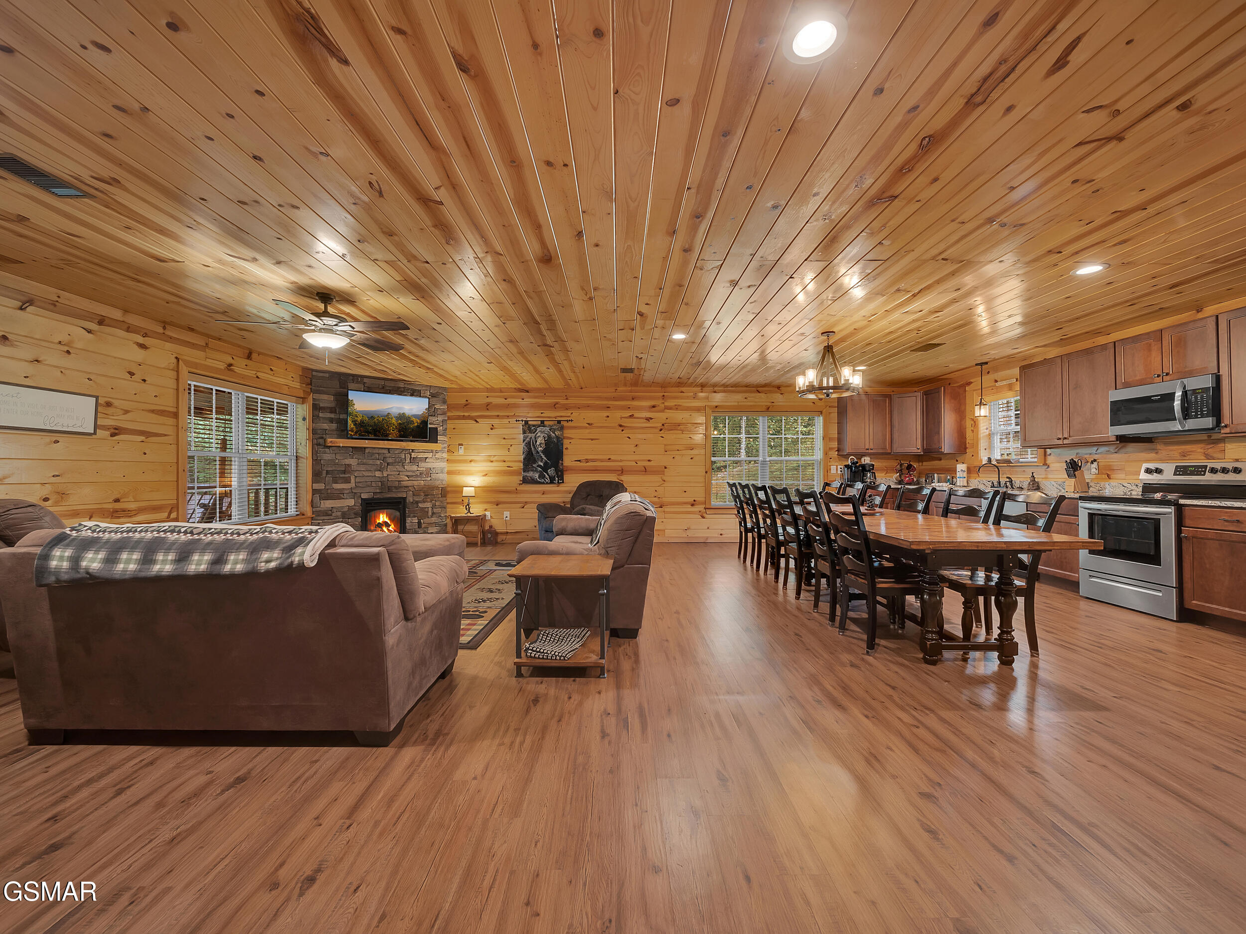 Pigeon Forge, Tennessee, 37876, United States, 4 Bedrooms Bedrooms, ,4 BathroomsBathrooms,Residential,For Sale,1944632