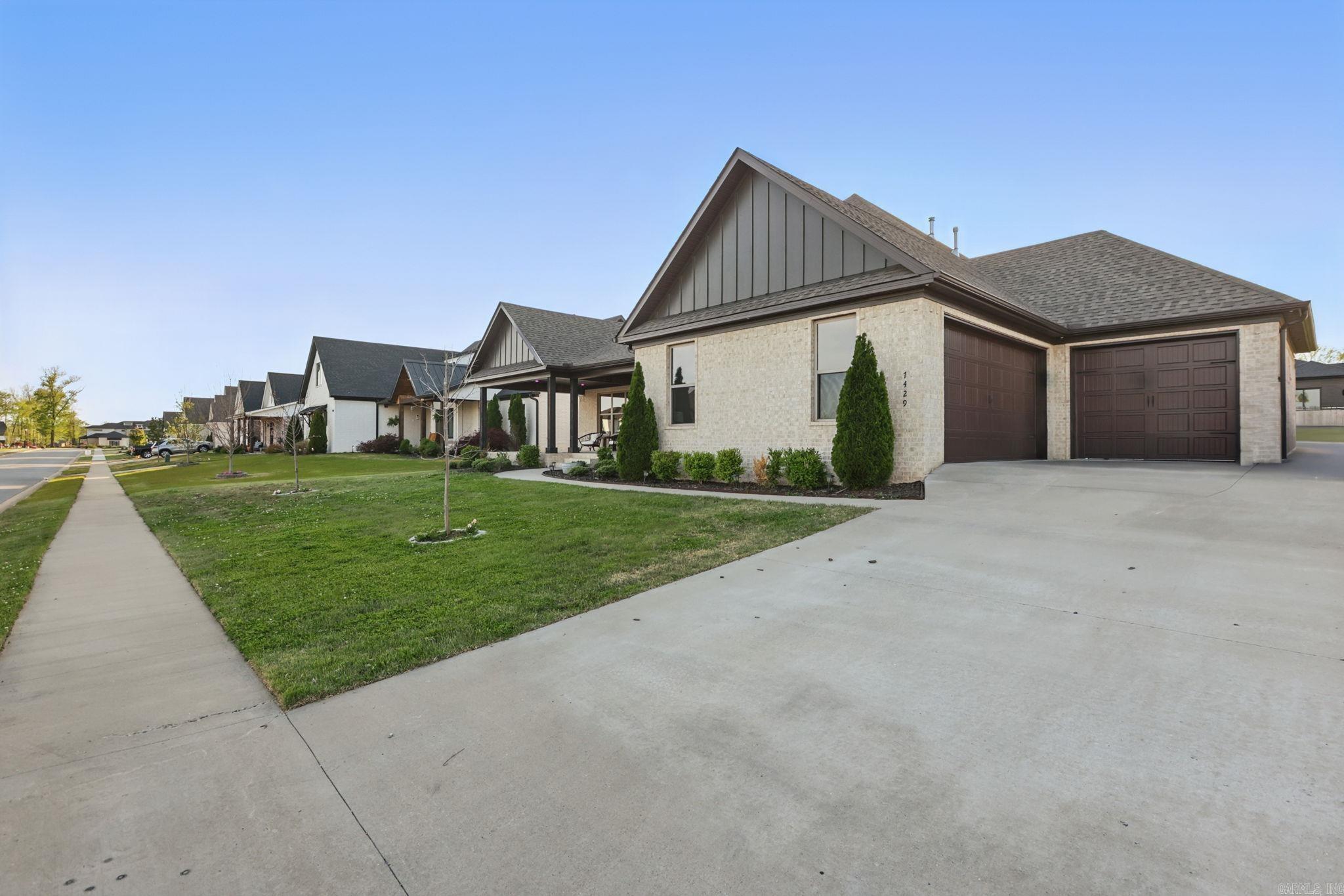 Benton, Arkansas, 72019, United States, 5 Bedrooms Bedrooms, ,4 BathroomsBathrooms,Residential,For Sale,1840883