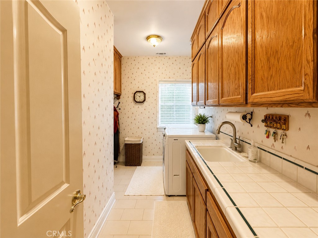 Redlands, California, 92374, United States, 5 Bedrooms Bedrooms, ,4 BathroomsBathrooms,Residential,For Sale,2048523