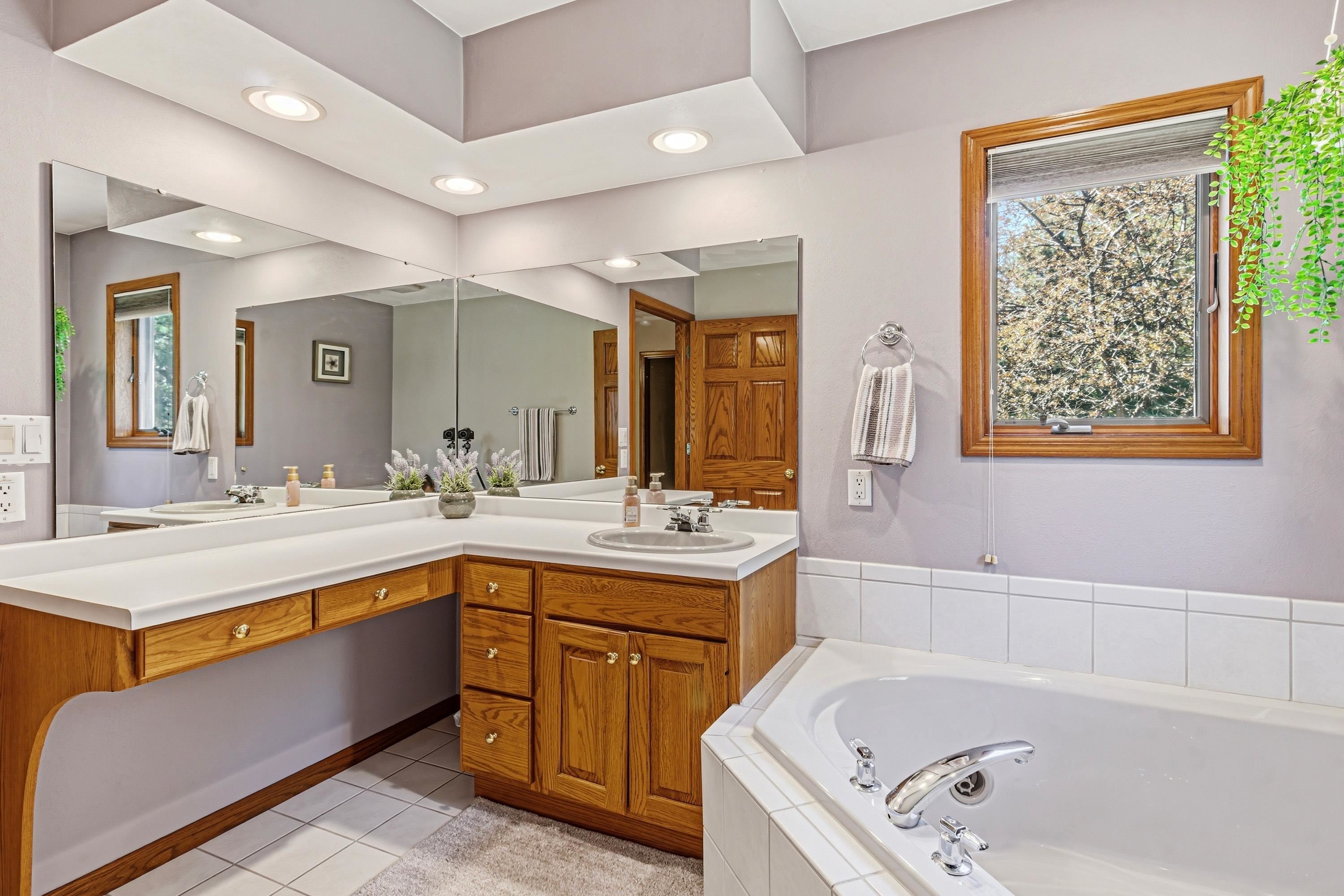 Spring Green, Wisconsin, 53588, United States, 4 Bedrooms Bedrooms, ,4 BathroomsBathrooms,Residential,For Sale,2040175