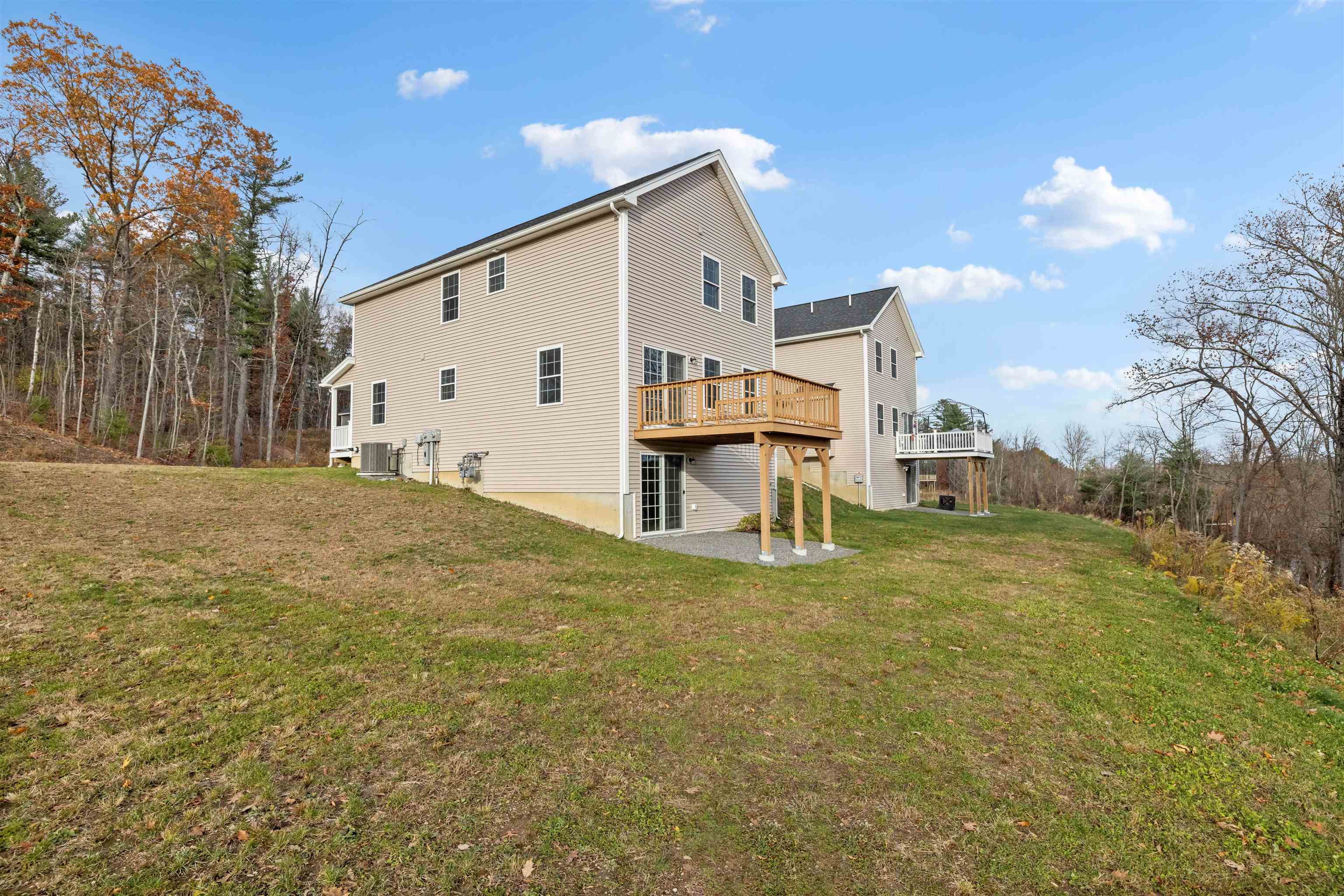 Hudson, New Hampshire, 03051, United States, 3 Bedrooms Bedrooms, ,2 BathroomsBathrooms,Residential,For Sale,1990943