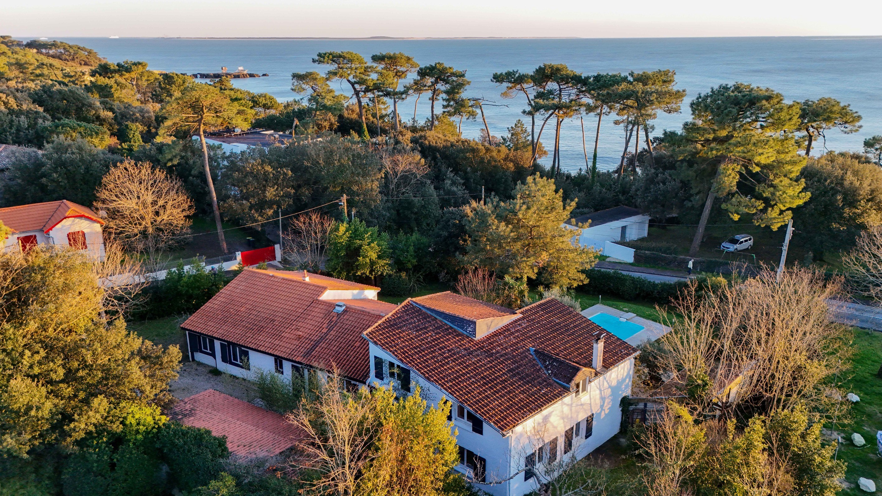  FACING THE OCEAN, AN EXCEPTIONAL ADDRESS IN SAINT PALAIS SUR MER - 物件實景