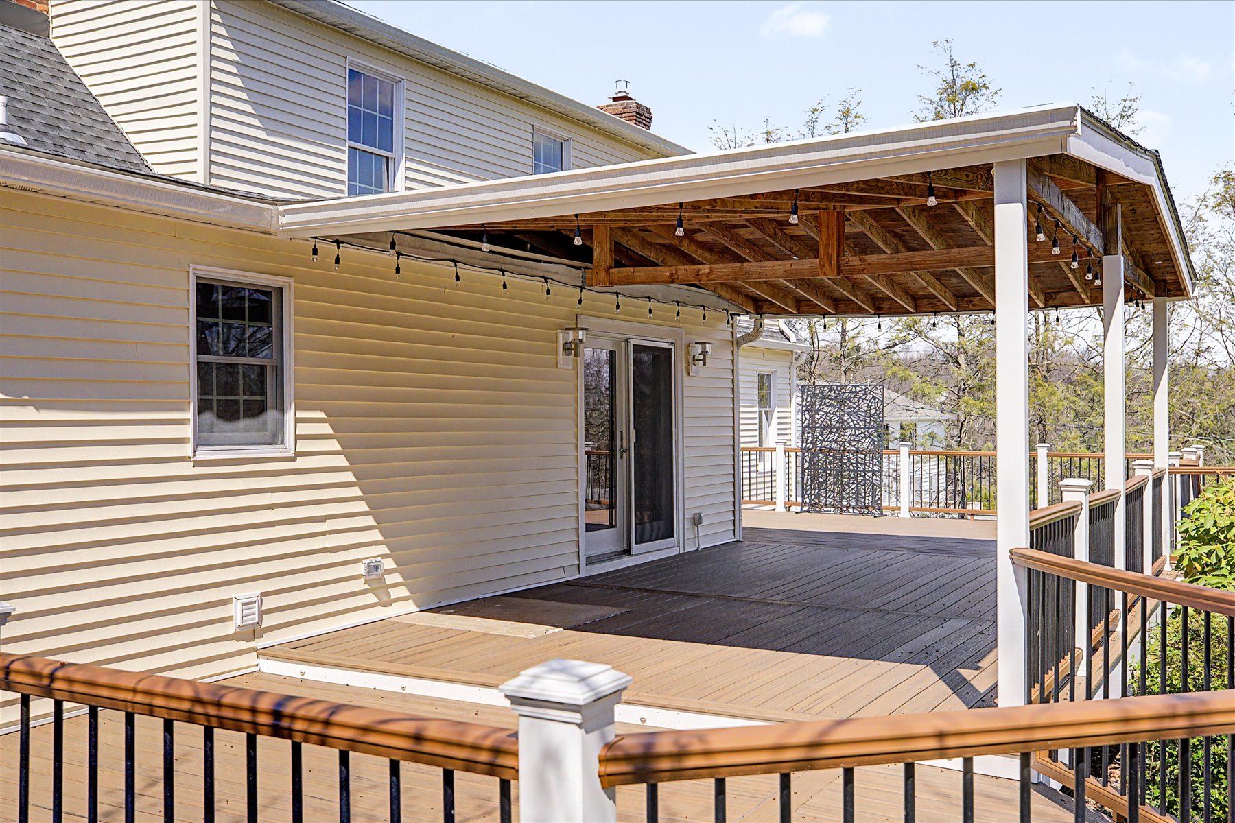  Lovely Cape Cod Home Situated on Two Private Acres - 物件實景