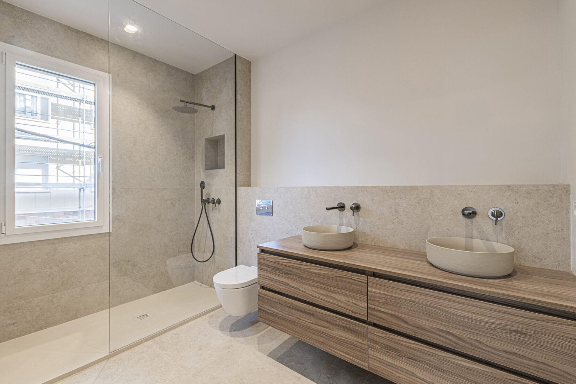  Fantastic renovated apartment with large garden at the living room level - 物件實景