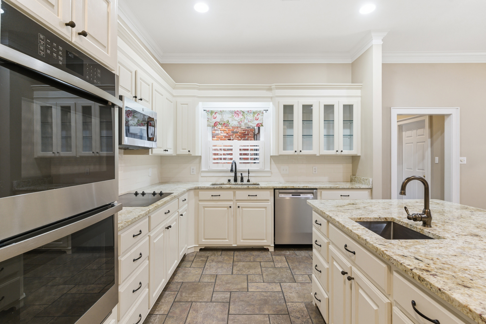 Hattiesburg, Mississippi, 39402, United States, 5 Bedrooms Bedrooms, ,7 BathroomsBathrooms,Residential,For Sale,2005414