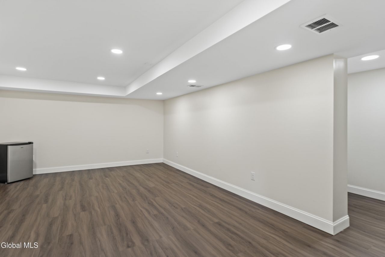 Niskayuna, New York, 12309, United States, 6 Bedrooms Bedrooms, ,4 BathroomsBathrooms,Residential,For Sale,1906999