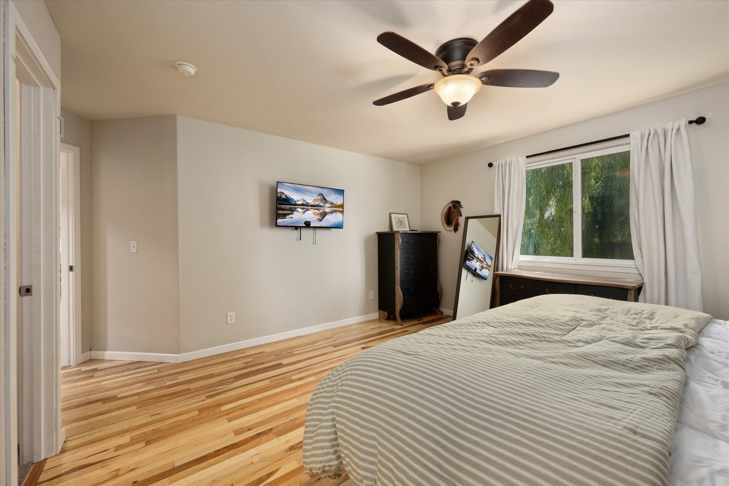  Main-Level Living Meets Unbeatable Storage and Outdoor Space - 物件實景