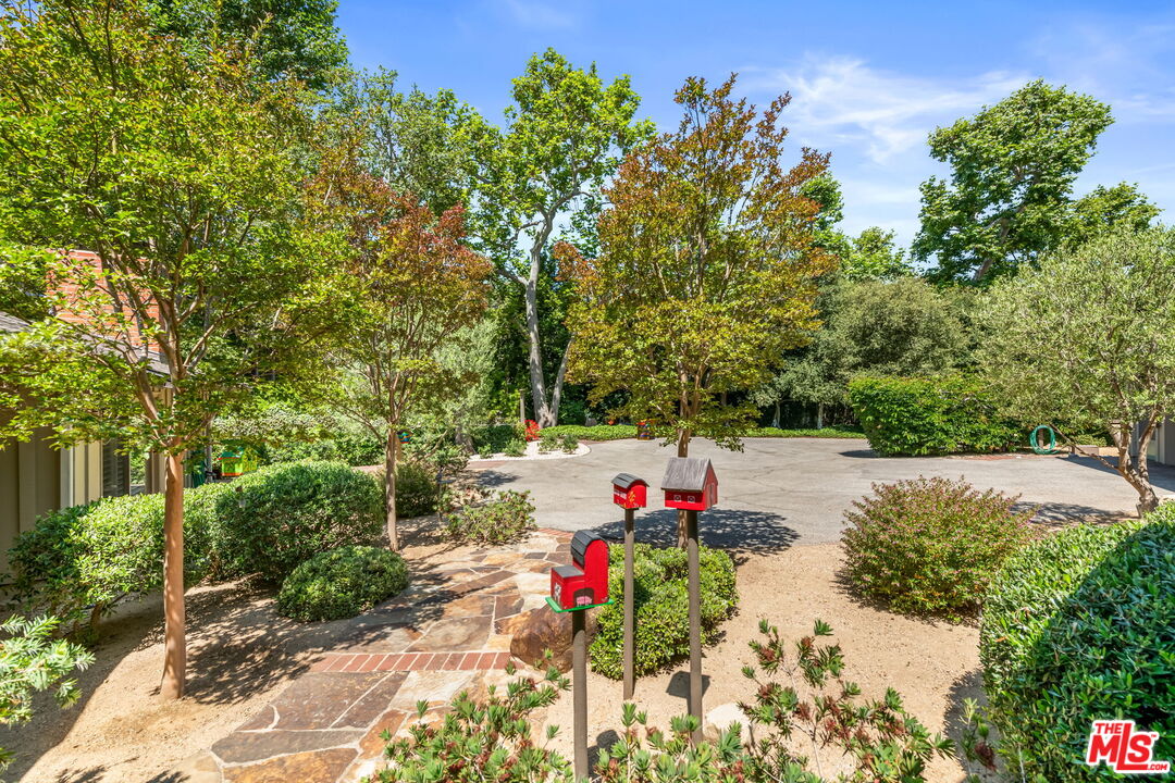 Los Angeles, California, 90049, United States, 4 Bedrooms Bedrooms, ,3 BathroomsBathrooms,Residential,For Sale,1805852