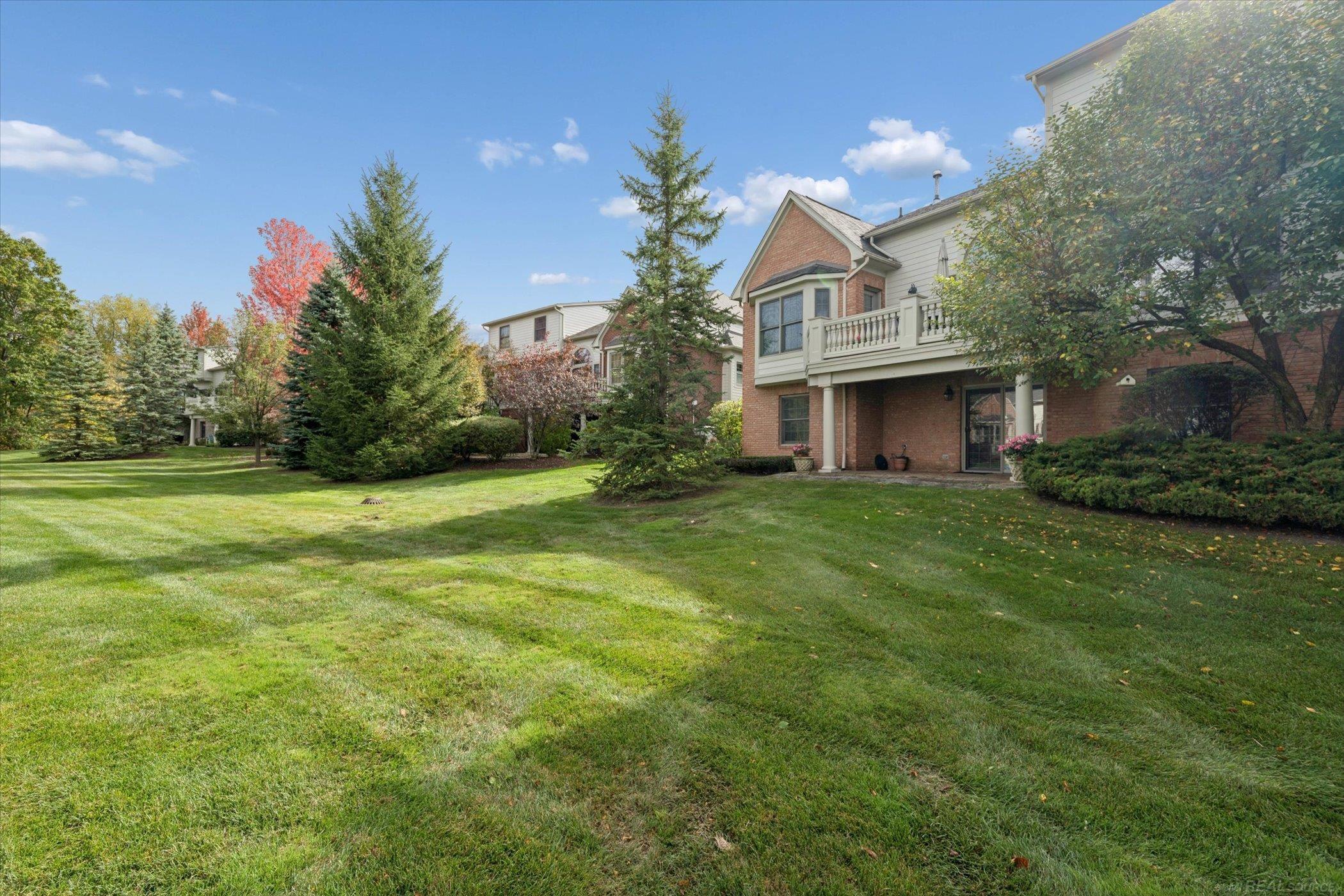 Oakland Twp, Michigan, 48306, United States, 2 Bedrooms Bedrooms, ,4 BathroomsBathrooms,Residential,For Sale,1984320