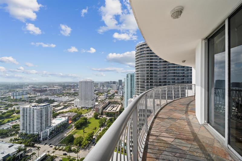 Miami, Florida, 33132, United States, 2 Bedrooms Bedrooms, ,2 BathroomsBathrooms,Residential,For Sale,1793358