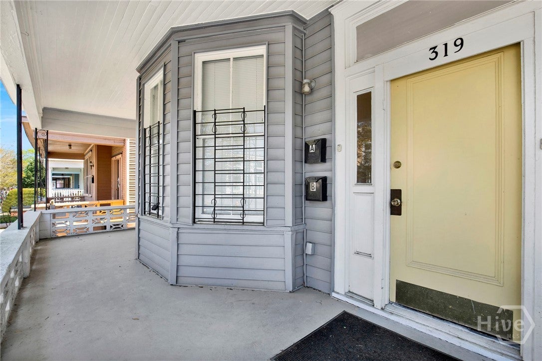 Savannah, Georgia, 31401, United States, 2 Bedrooms Bedrooms, ,3 BathroomsBathrooms,Residential,For Sale,2031134