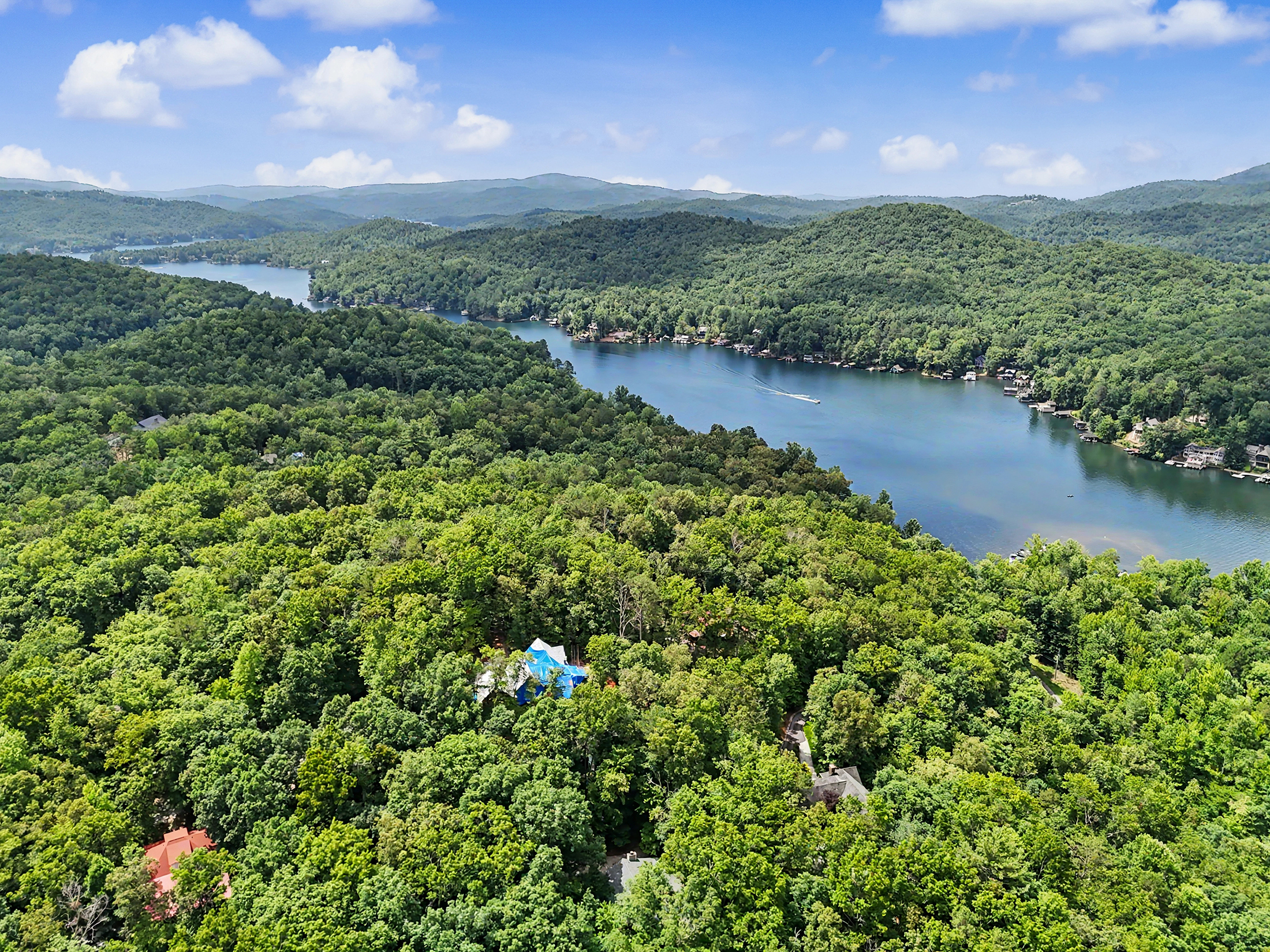  Inviting Cottage Blends a Scenic Mountain Retreat and Easy Lake Living - 物件實景
