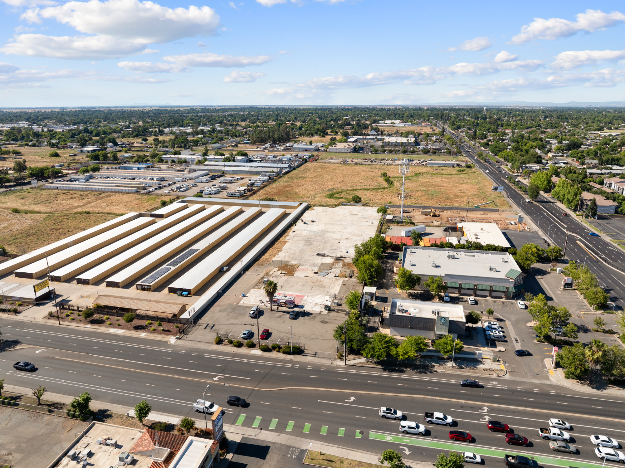  3525 Elkhorn Boulevard, North Highlands, CA 95660 - 物件實景