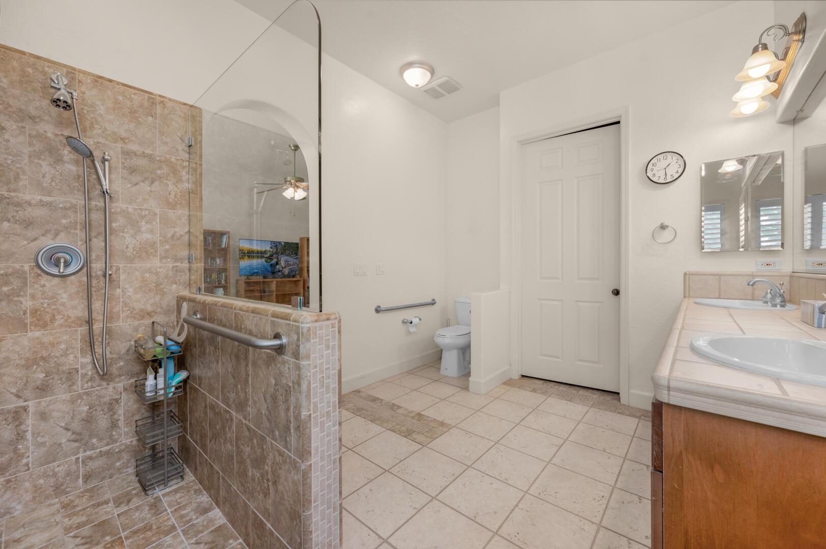 Visalia, California, 93291, United States, 4 Bedrooms Bedrooms, ,3 BathroomsBathrooms,Residential,For Sale,2009986