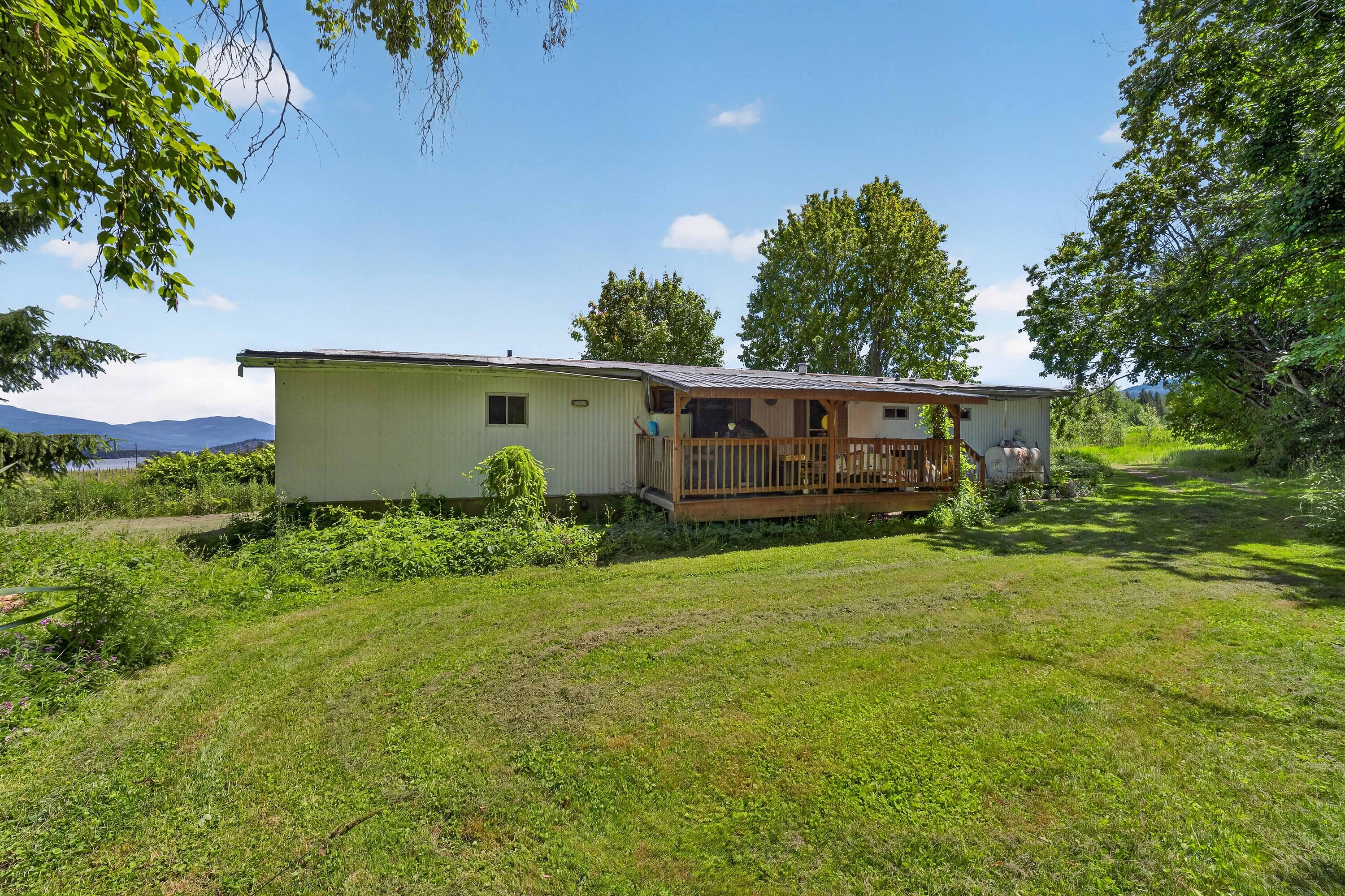  158 Acre Lakeview Homestead - 物件實景
