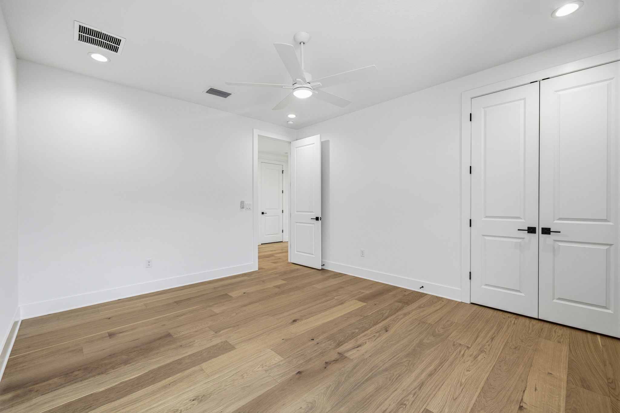 Tampa, Florida, 33611, United States, 4 Bedrooms Bedrooms, ,4 BathroomsBathrooms,Residential,For Sale,2009743