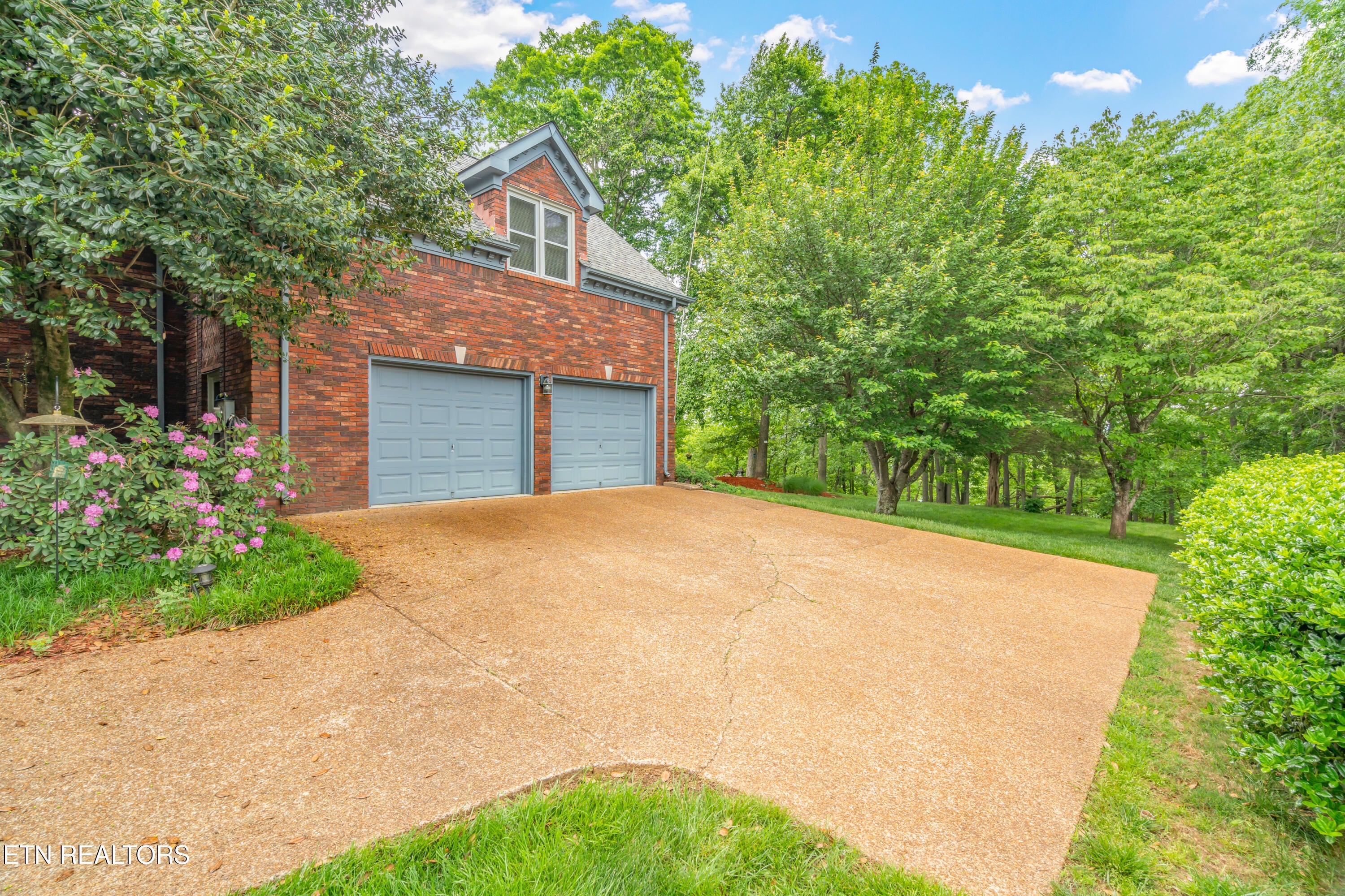 Kingston, Tennessee, 37763, United States, 3 Bedrooms Bedrooms, ,3 BathroomsBathrooms,Residential,For Sale,1762523