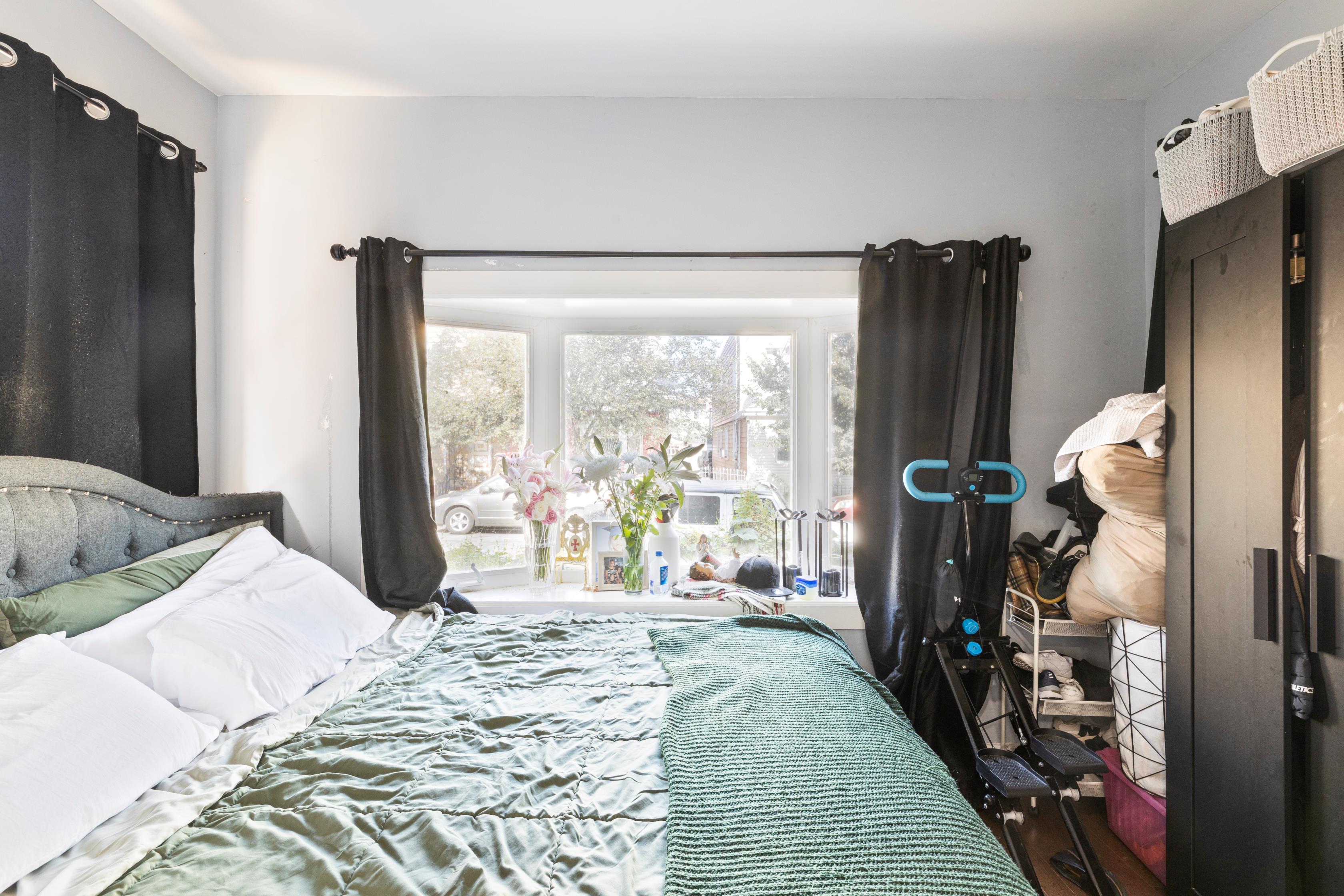 Corona, New York, 11368, United States, 10 Bedrooms Bedrooms, ,3 BathroomsBathrooms,Residential,For Sale,1976119