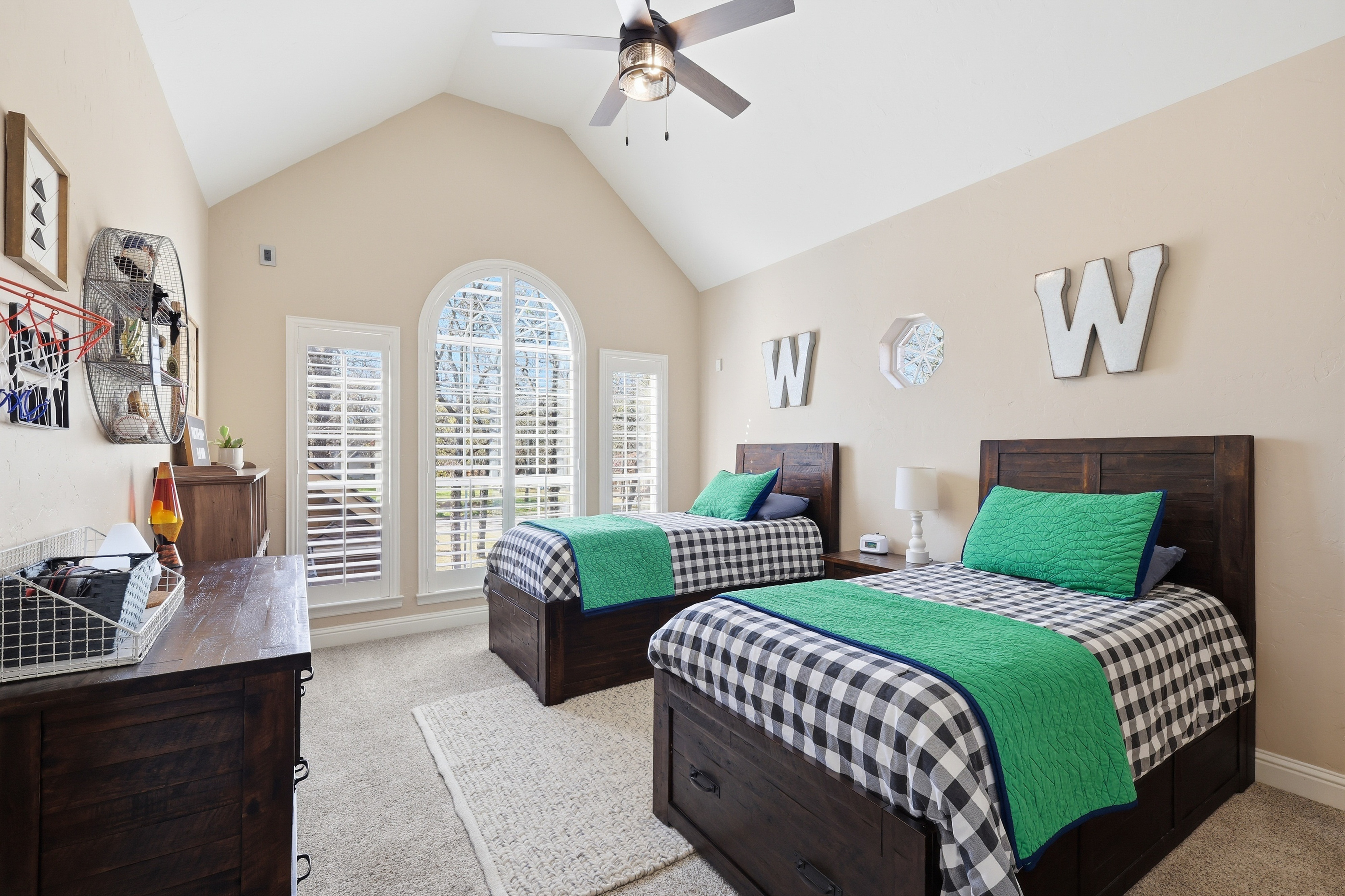  Resort-Style Estate Living on 1.9 Wooded Acres in Prestigious Shadow Wood Estate - 物件實景