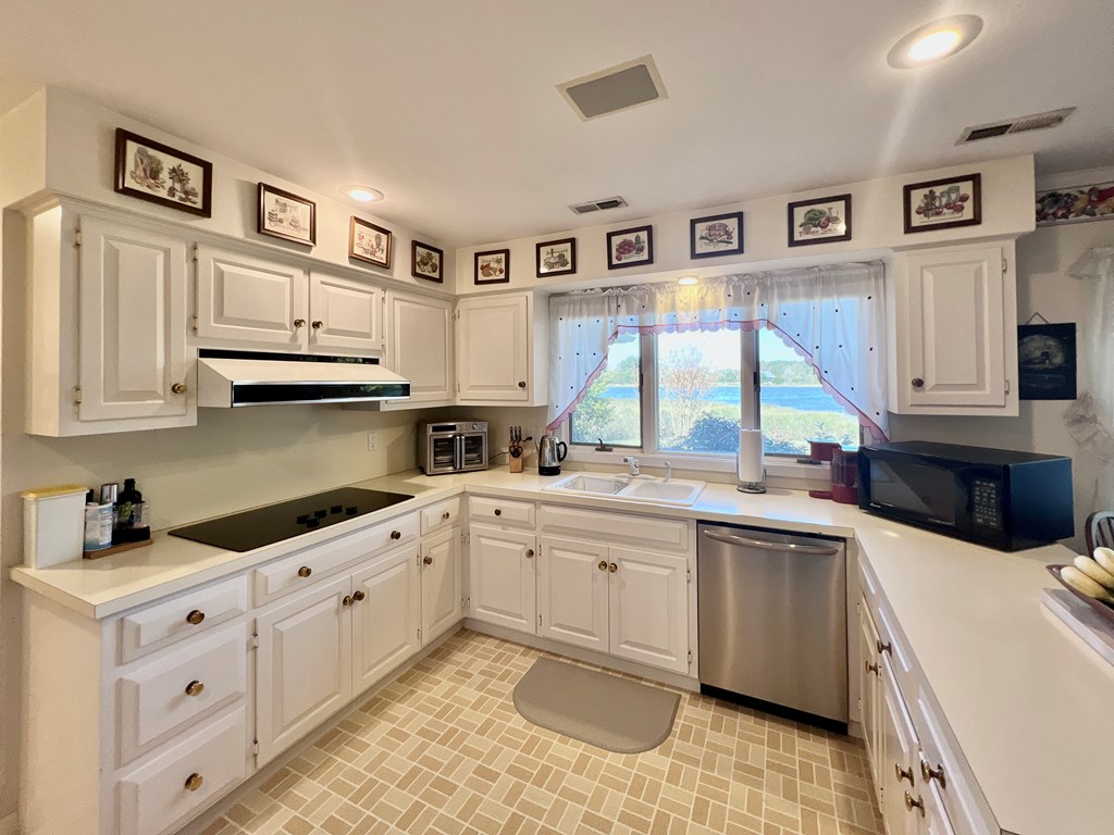 Onancock, Virginia, 23417, United States, 2 Bedrooms Bedrooms, ,2 BathroomsBathrooms,Residential,For Sale,1971701