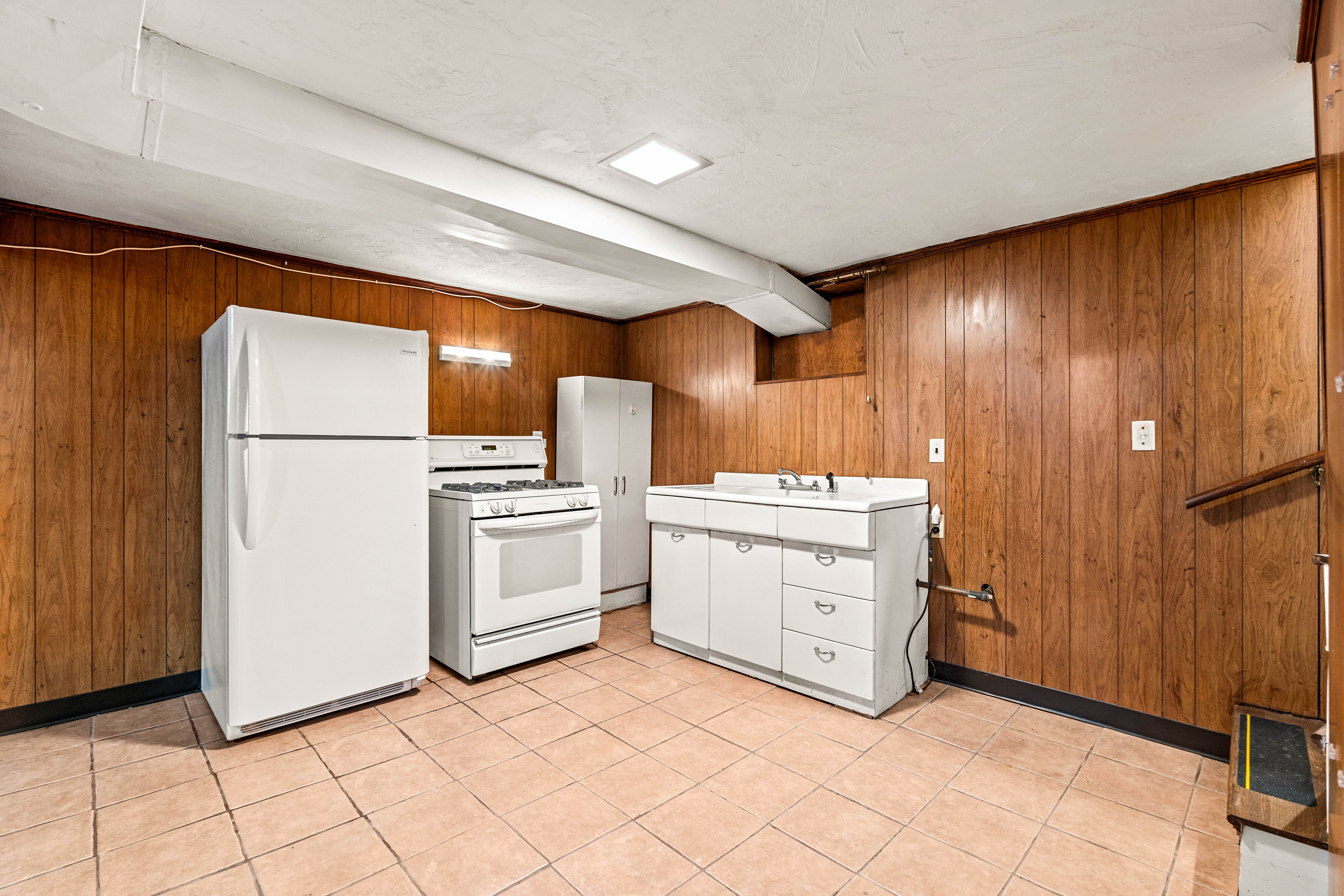  11 Arnold Road, Peabody, MA, 01960 - 物件實景