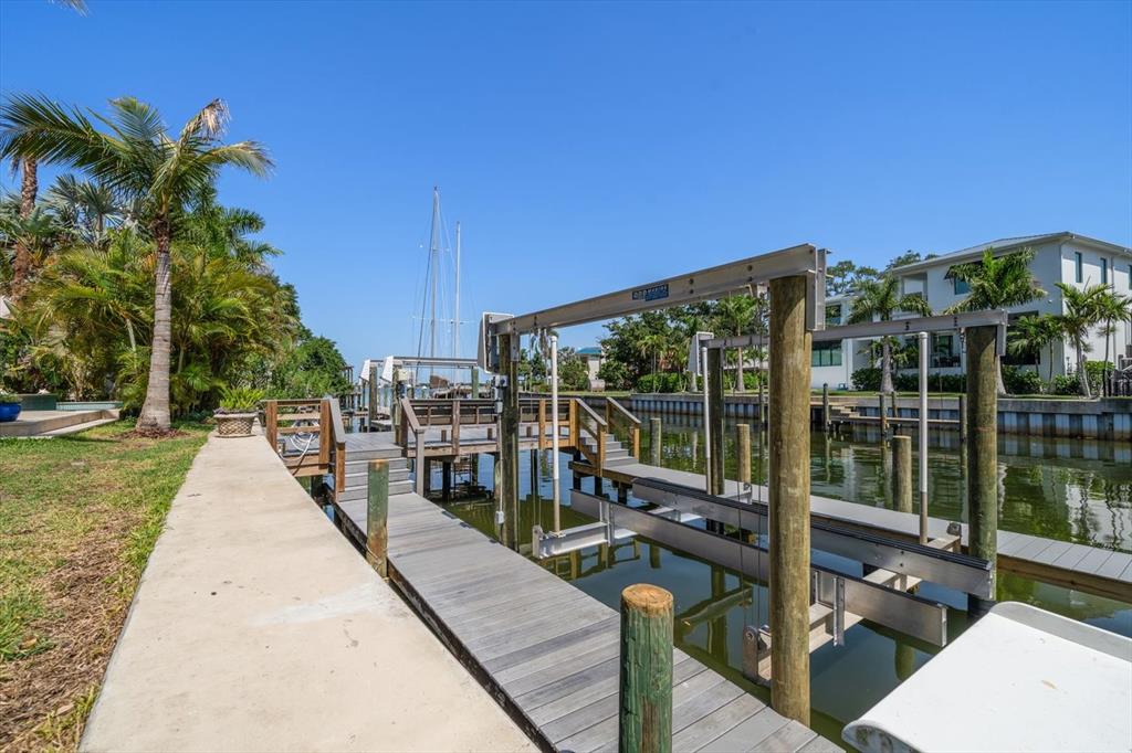 Tampa, Florida, 33606, United States, 5 Bedrooms Bedrooms, ,4 BathroomsBathrooms,Residential,For Sale,1827015