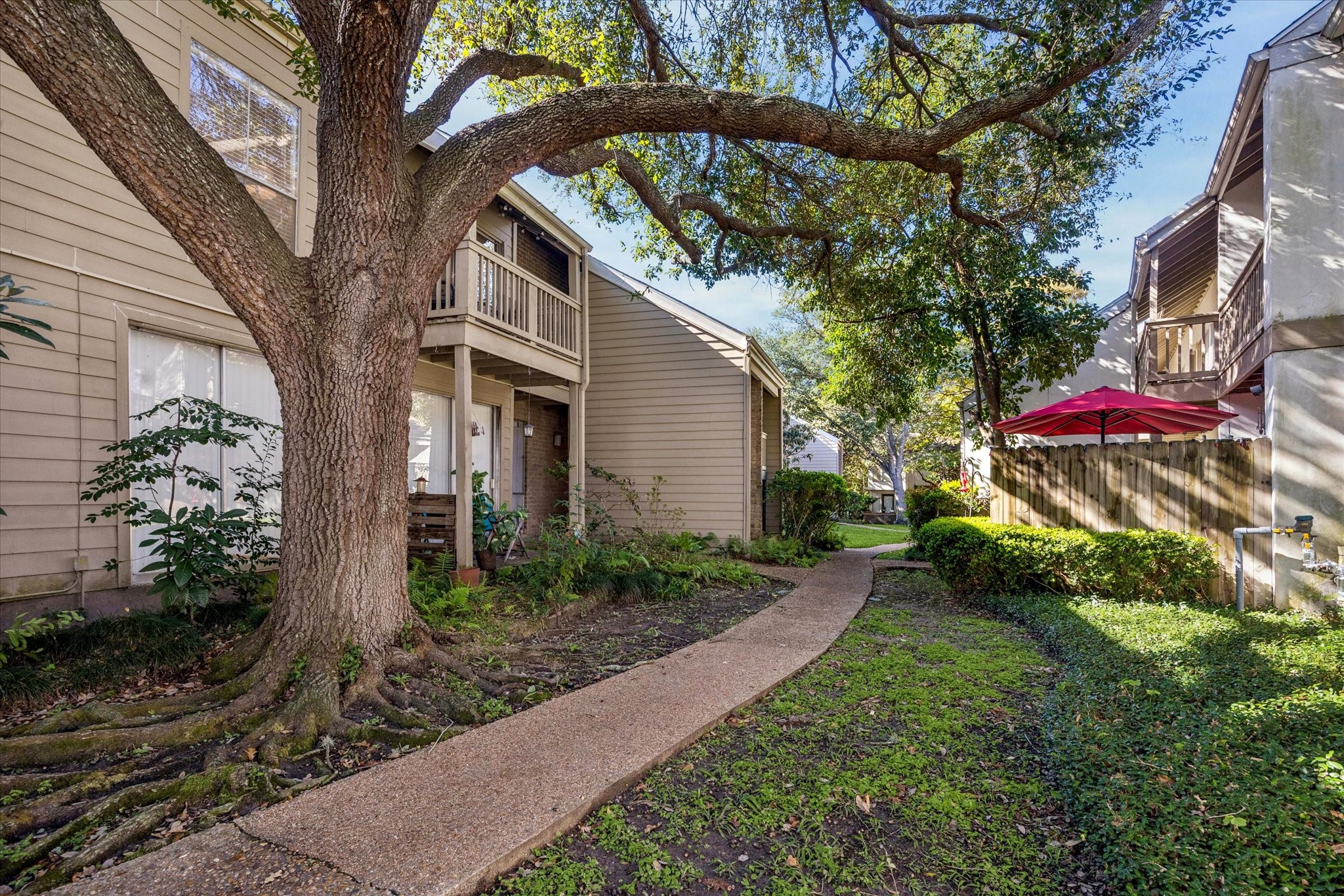 2100 Tanglewilde Street #318 - 物件實景