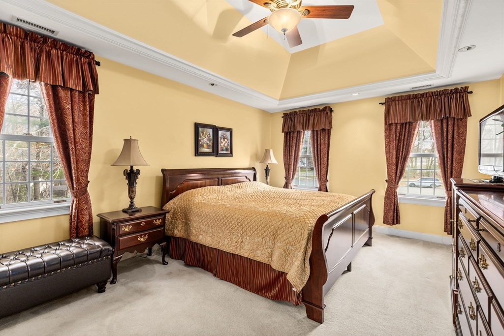 Northbridge, Massachusetts, 01534, United States, 4 Bedrooms Bedrooms, ,4 BathroomsBathrooms,Residential,For Sale,1991368