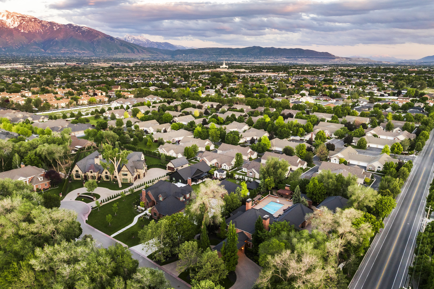  Gated West Jordan 2 Story Estate with 10 Car Garage and Swimming Pool - 物件實景
