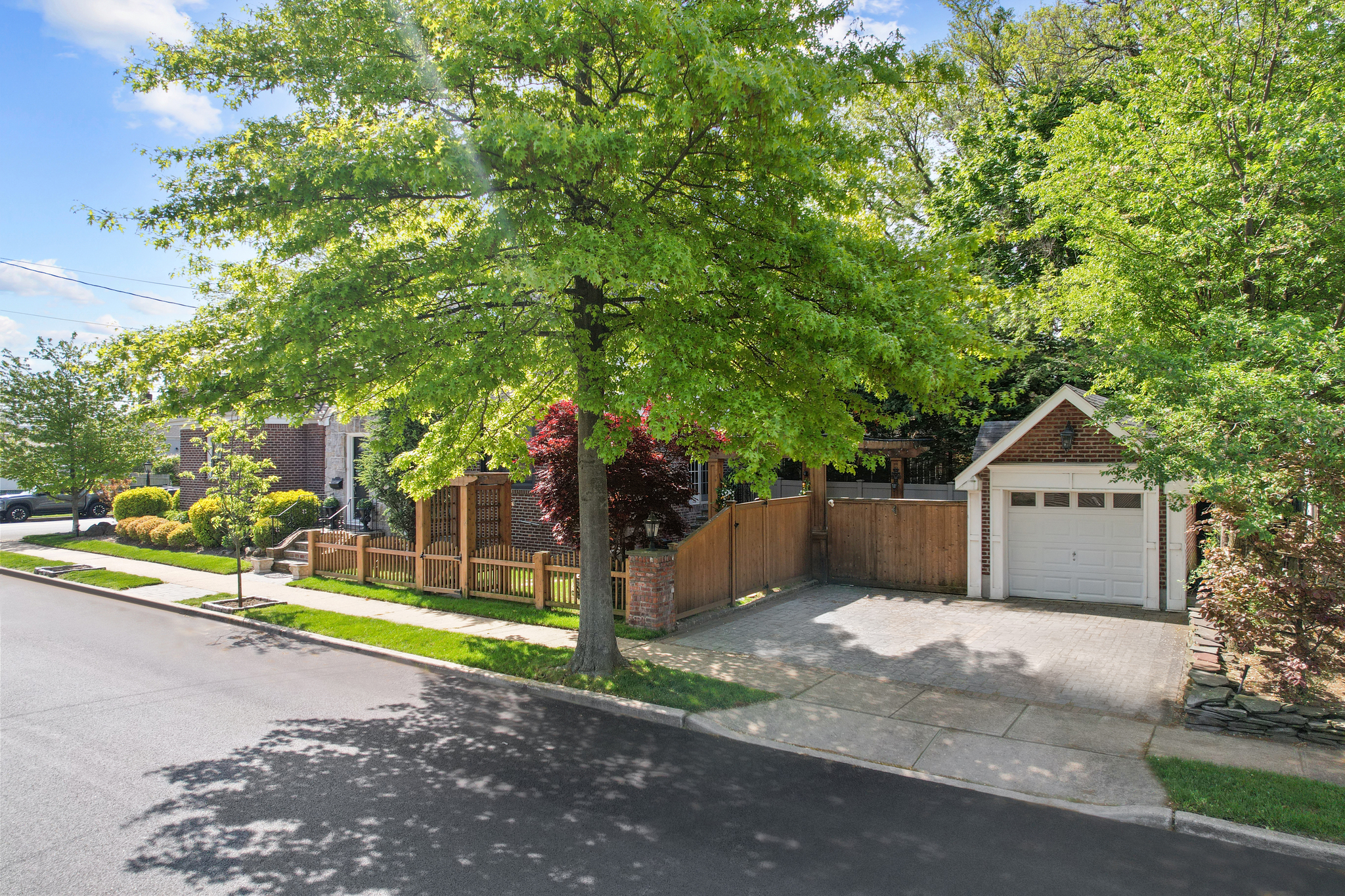 Oceanside, New York, 11572, United States, 3 Bedrooms Bedrooms, ,2 BathroomsBathrooms,Residential,For Sale,1928252