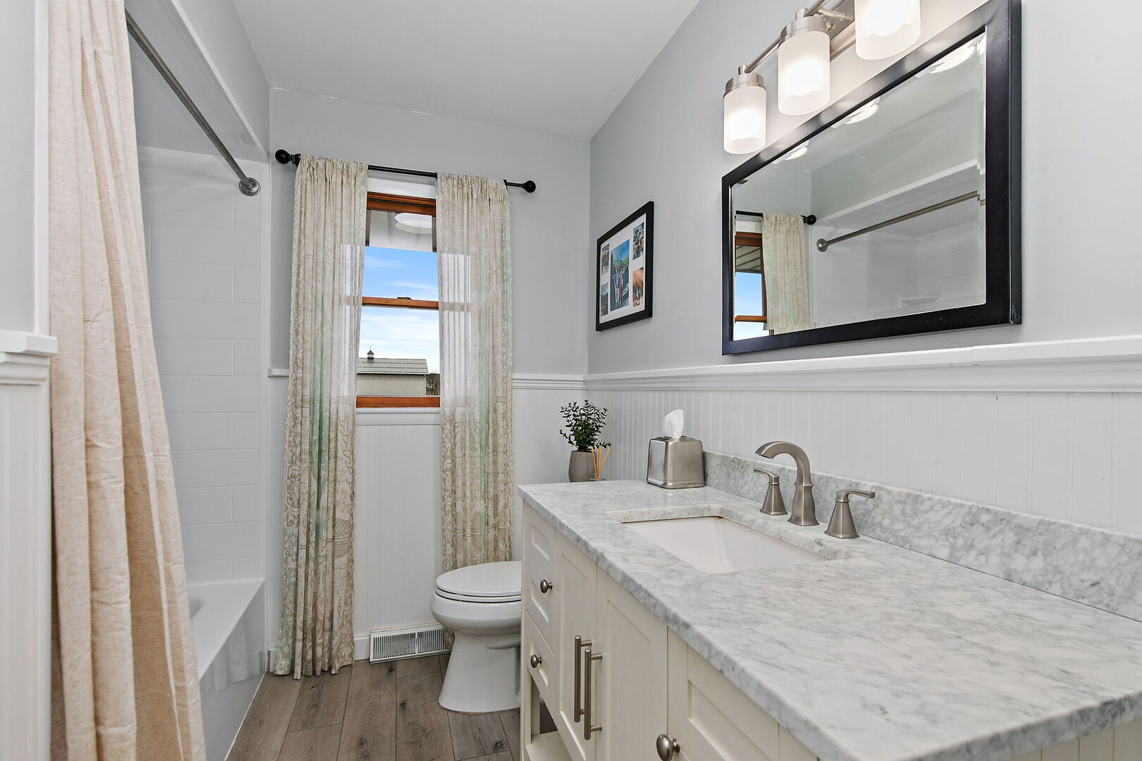 Mundelein, Illinois, 60060, United States, 2 Bedrooms Bedrooms, ,3 BathroomsBathrooms,Residential,For Sale,2010290