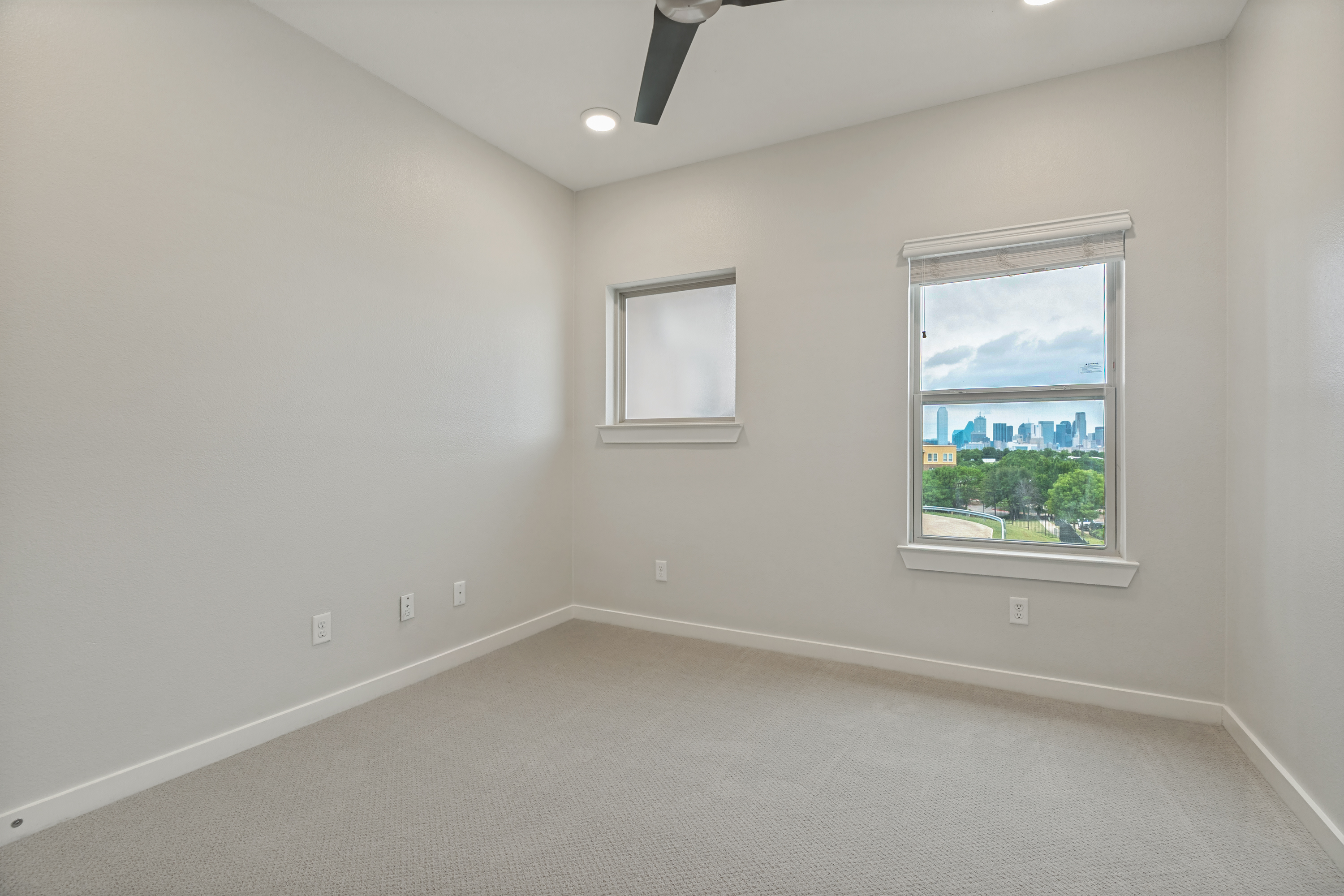  Welcome to this Beautifully Designed 3-bedroom, 2.5-bath Townhouse - 物件實景